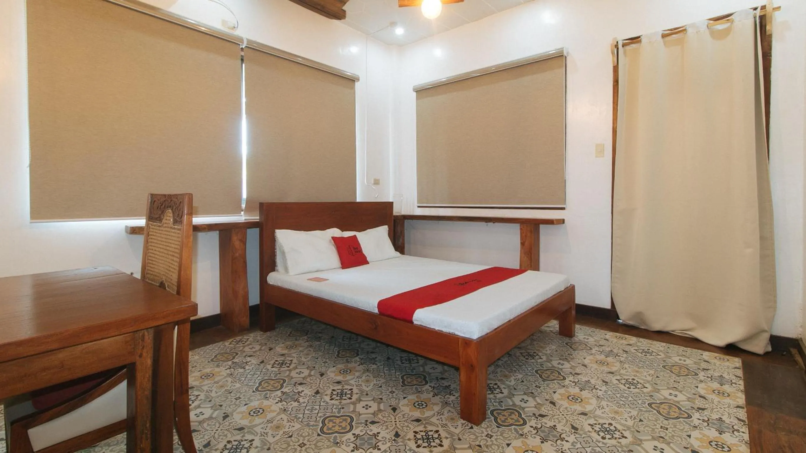 Double Room with Shared Bathroom in RedDoorz at Casa Rafaelle Transient Ilocos Sur