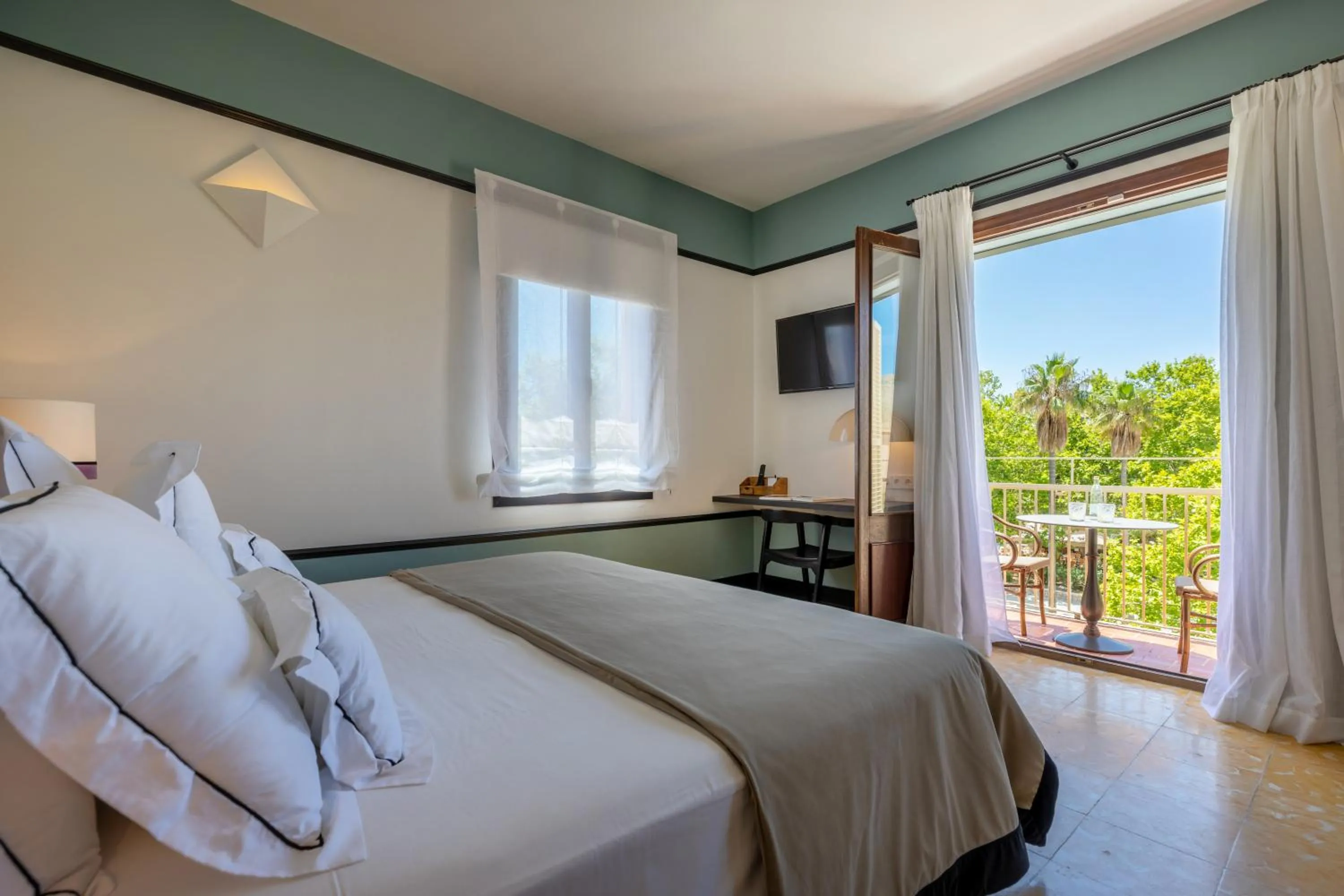 Double Room with Balcony in Hoposa Cultural Boutique
