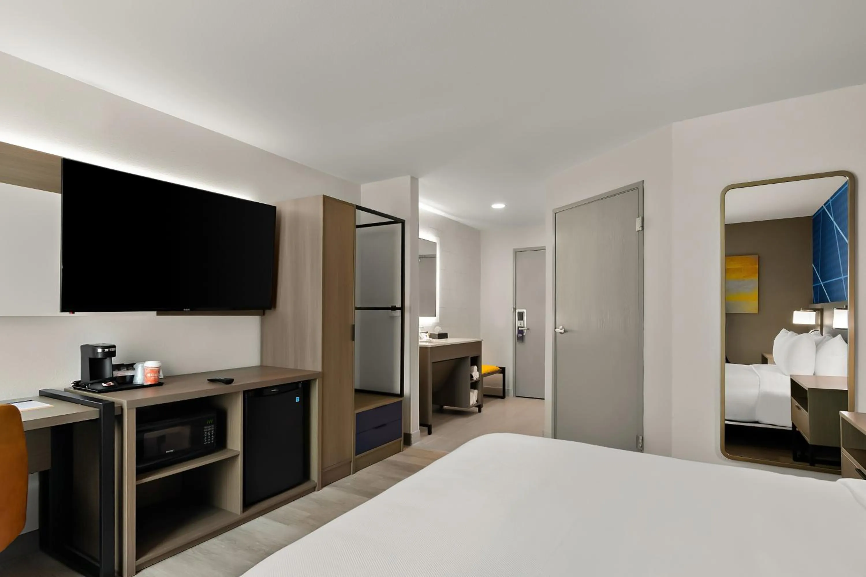 Queen Room - Disability Access/Non Smoking in Baymont by Wyndham Conroe