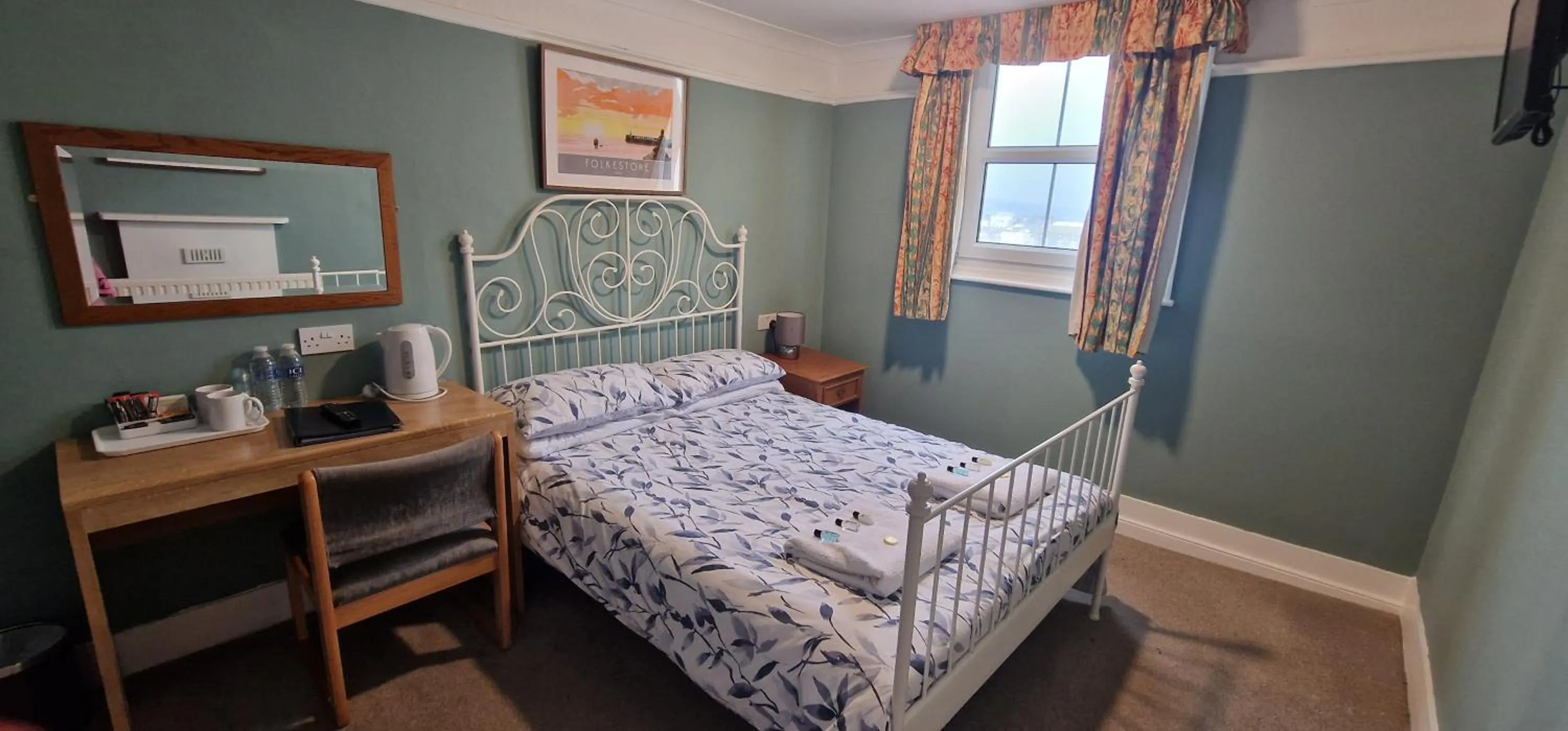 Budget Double Room in The Portland Hotel