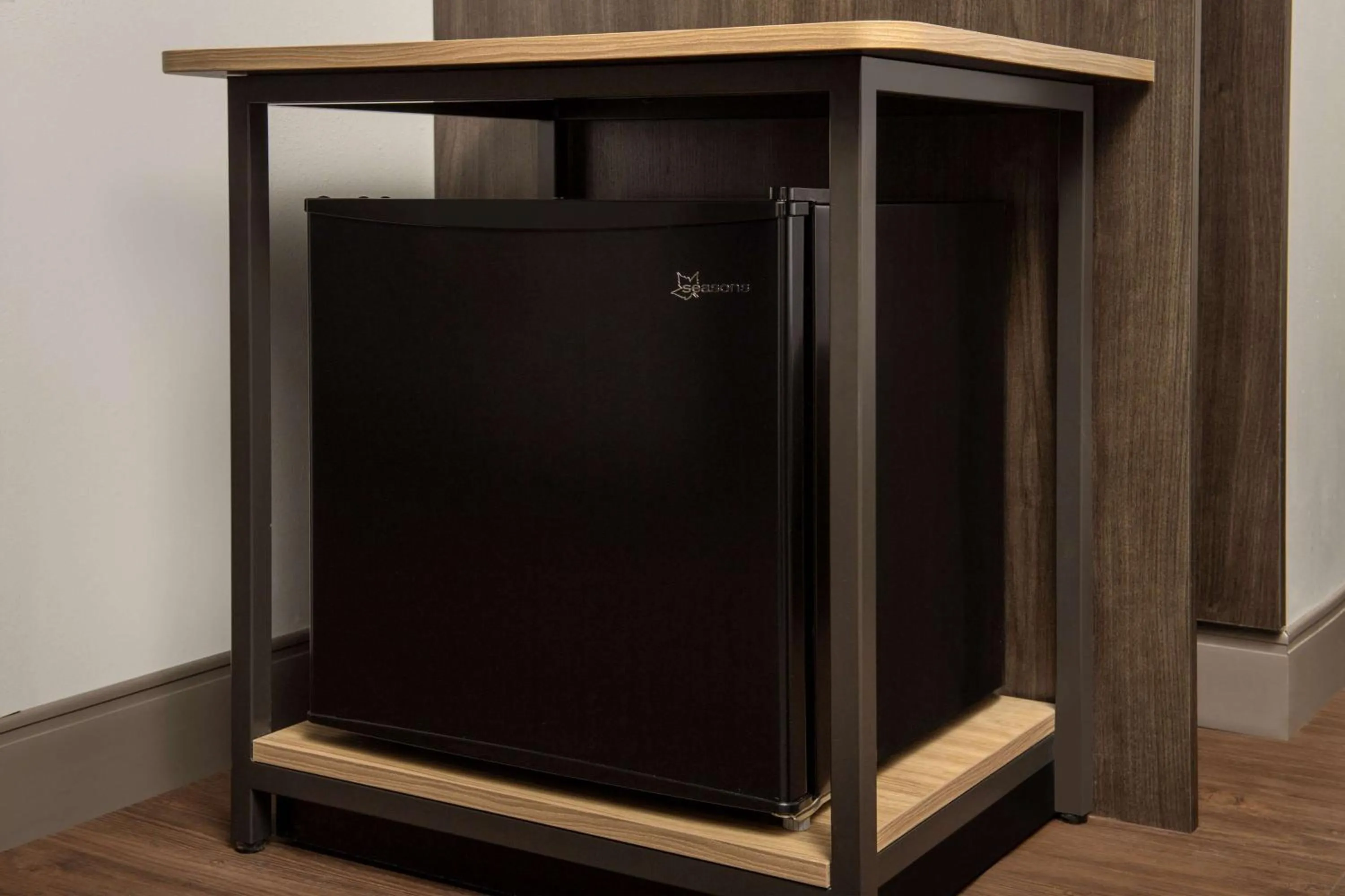 Queen Room with Two Queen Beds and Walk-In Shower - single occupancy in Tru By Hilton Jacksonville Airport