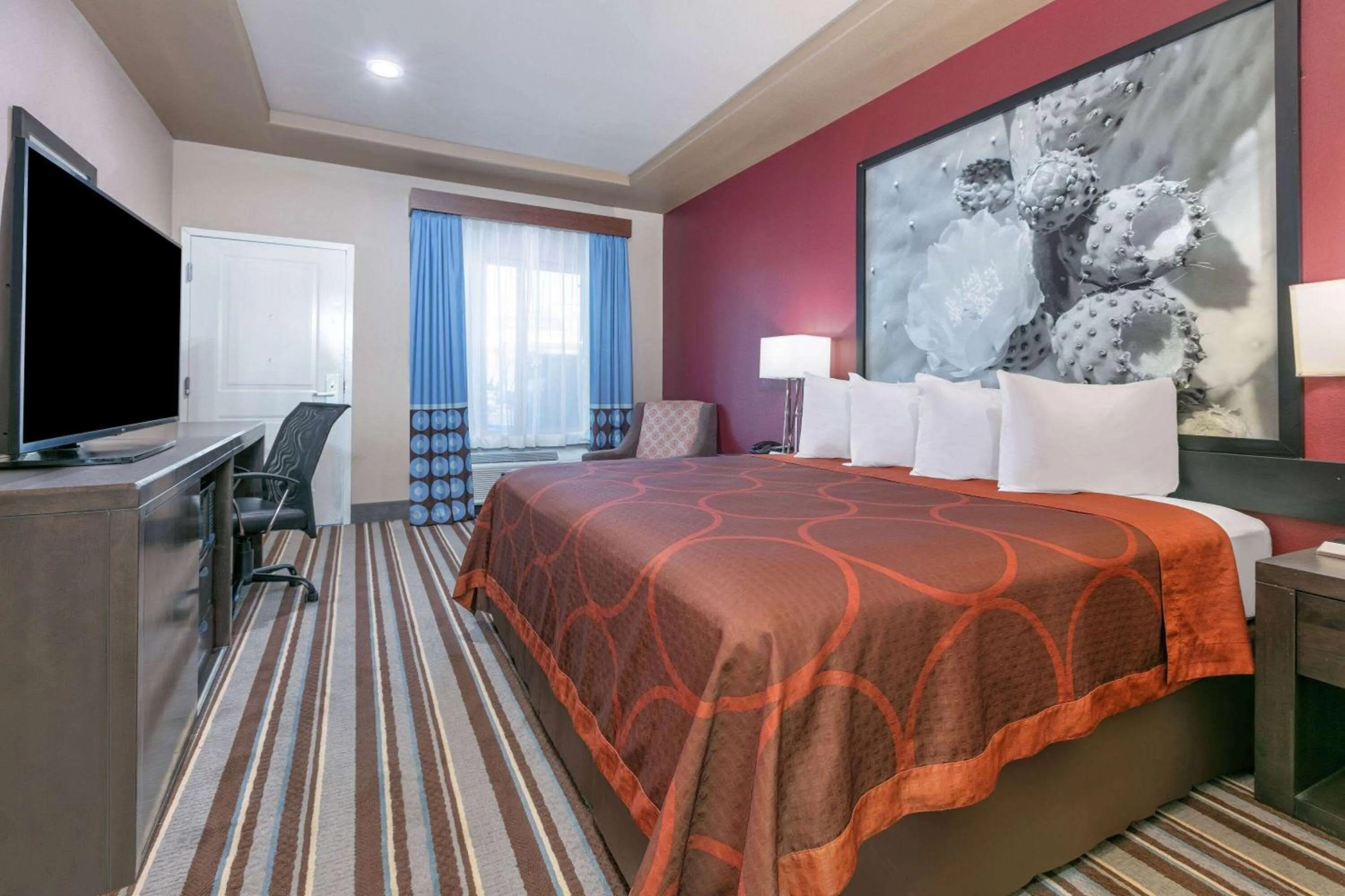 King Suite with Mobility Access and Bathtub with Grab Bars, Non-Smoking in Super 8 by Wyndham Karnes City