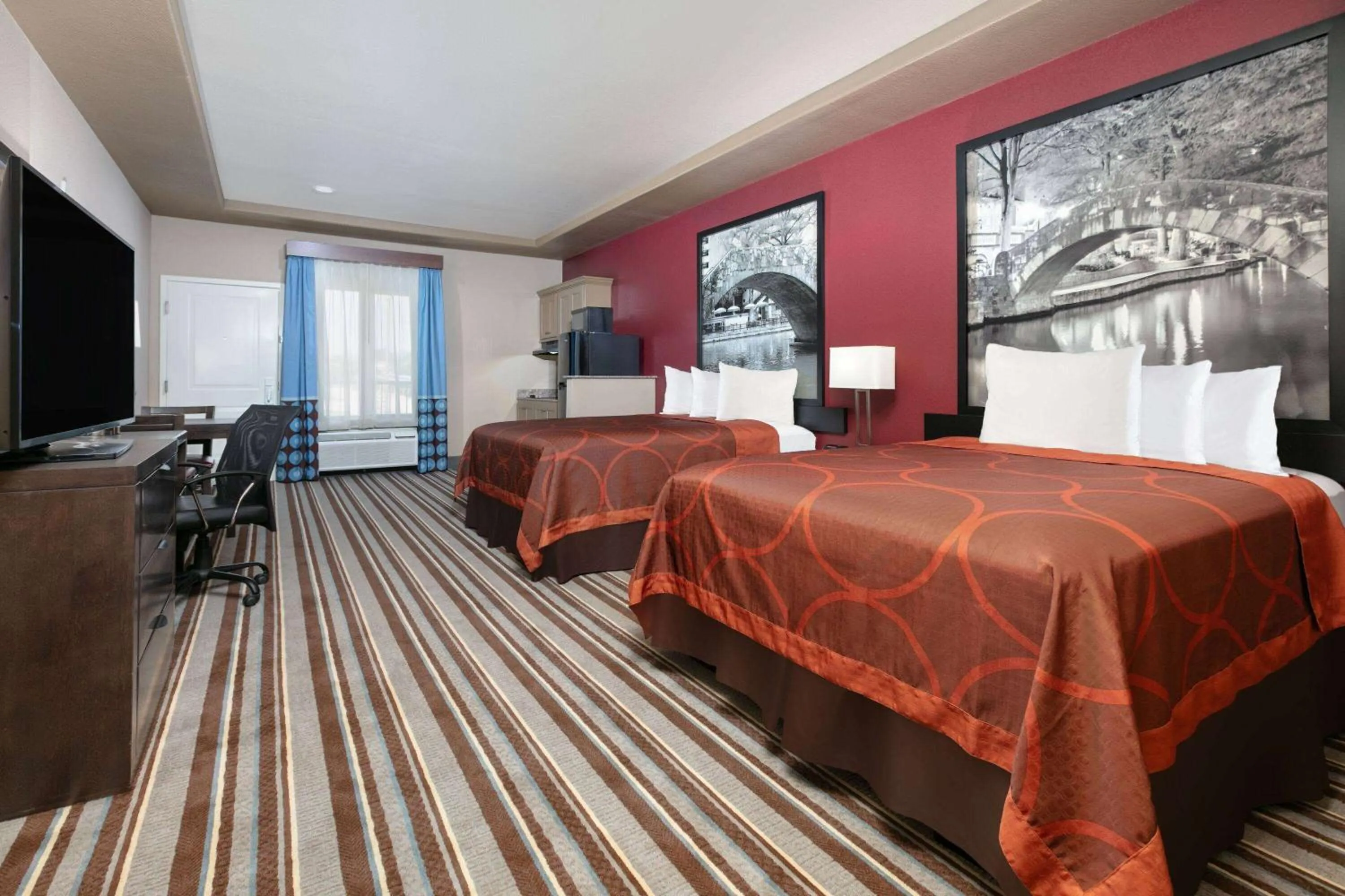 Queen Room with Two Queen Beds, Mobility Access and Roll-In Shower, Non-Smoking in Super 8 by Wyndham Karnes City