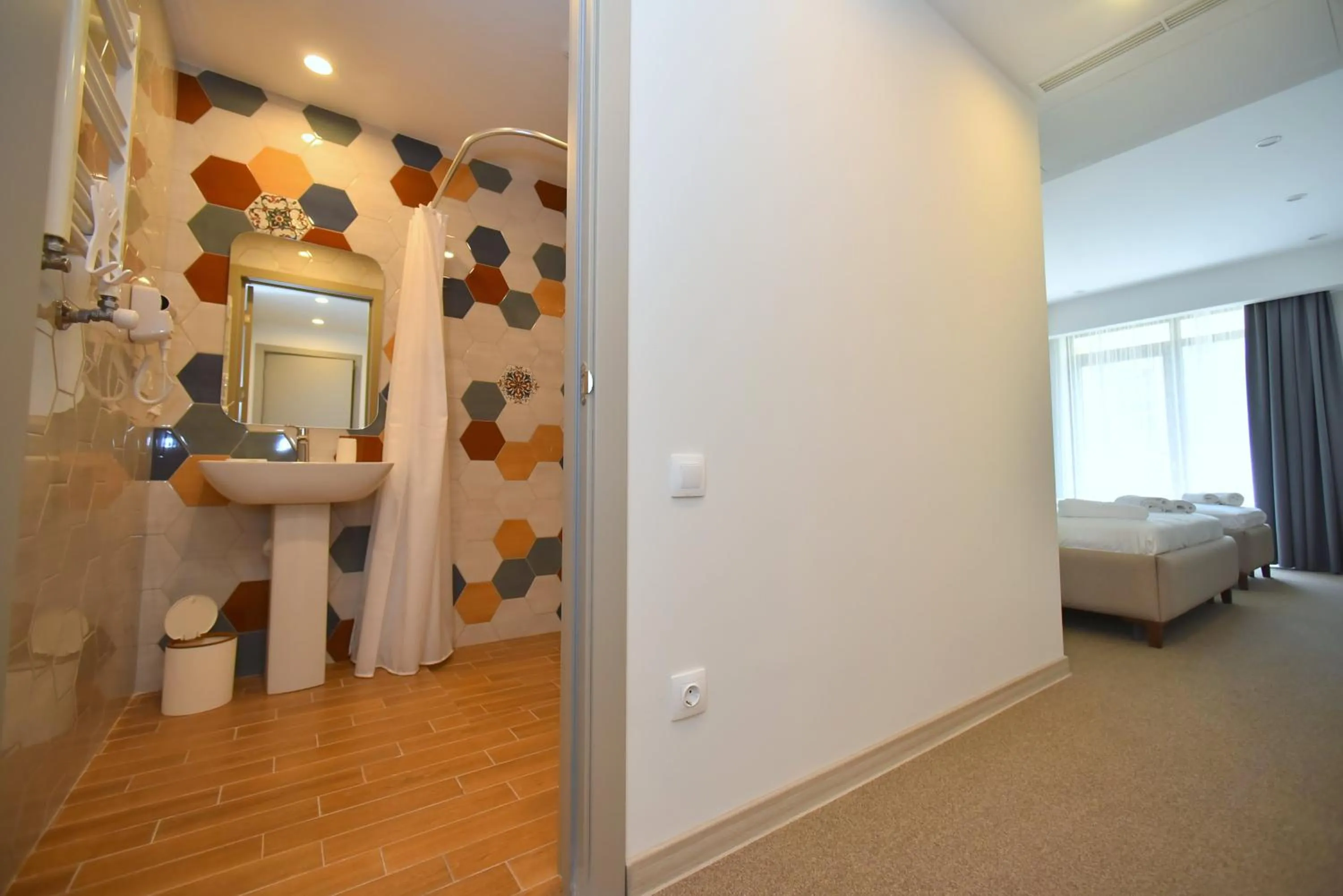 Deluxe Double Room with Balcony - single occupancy in Hotel Avenue 30