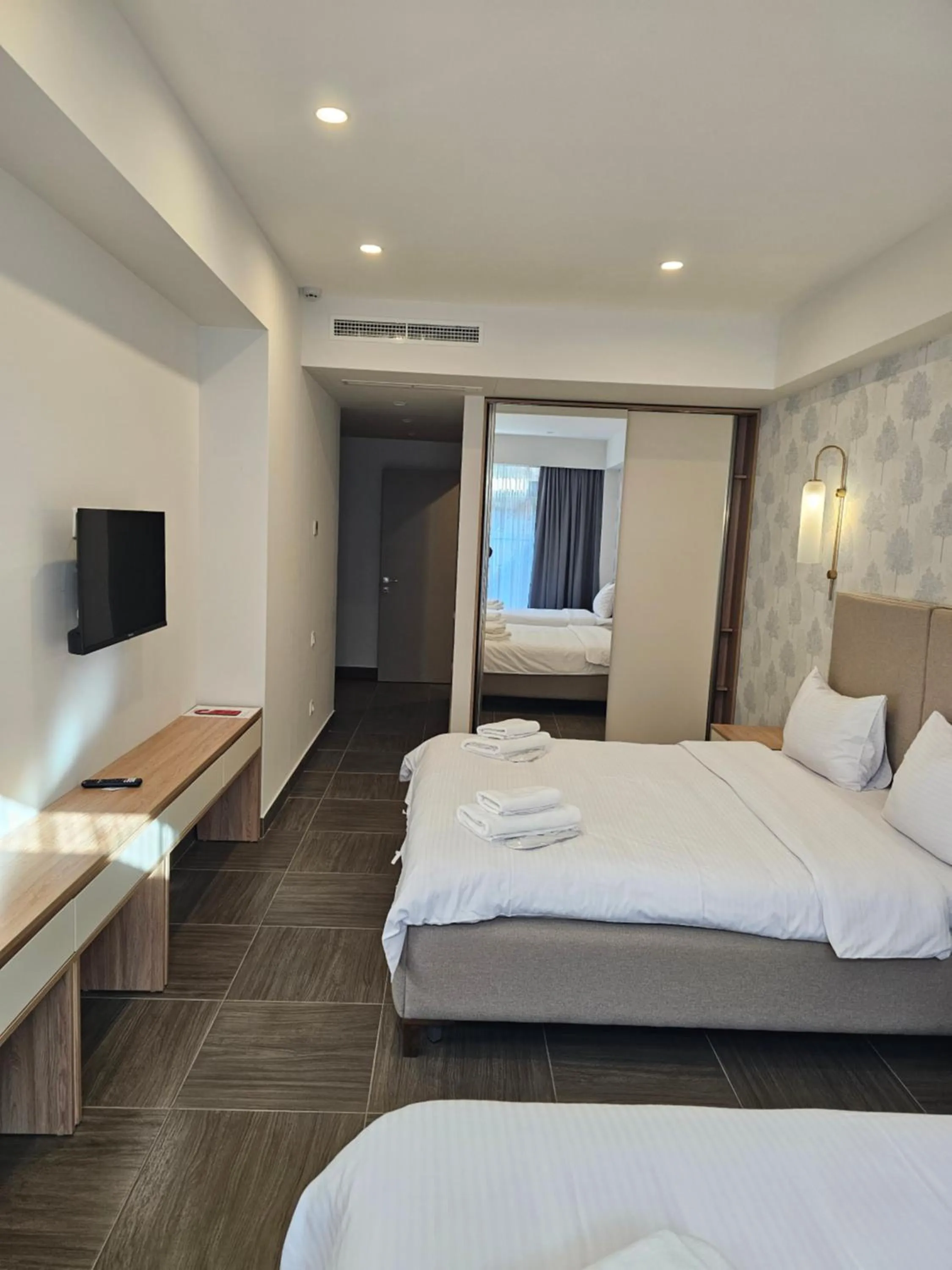Triple Room with Terrace in Hotel Avenue 30