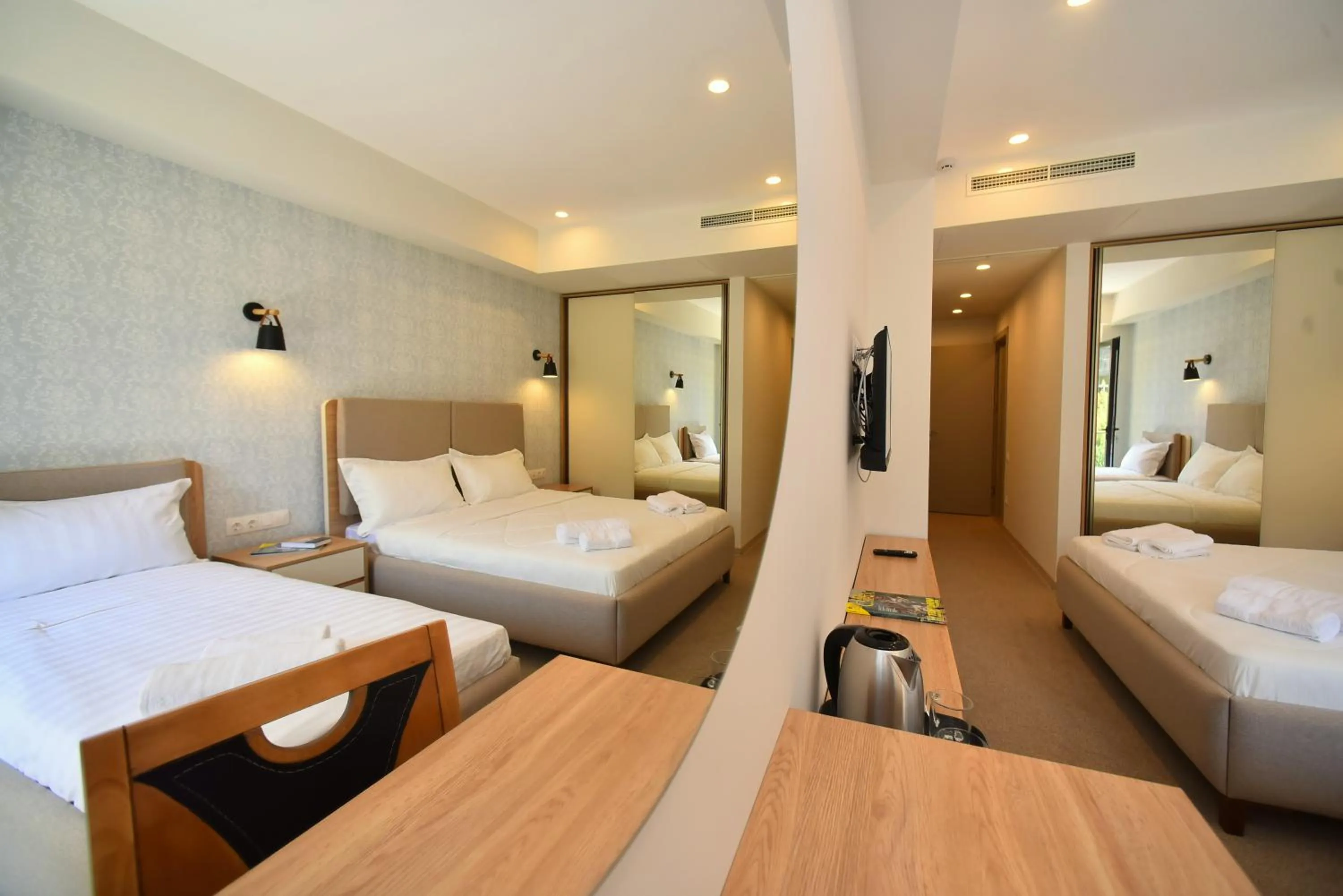 Deluxe Triple Room in Hotel Avenue 30