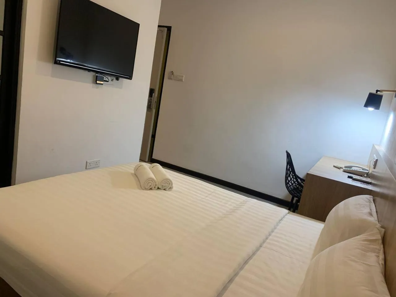 Standard Queen Room - single occupancy in The Daily Hotel