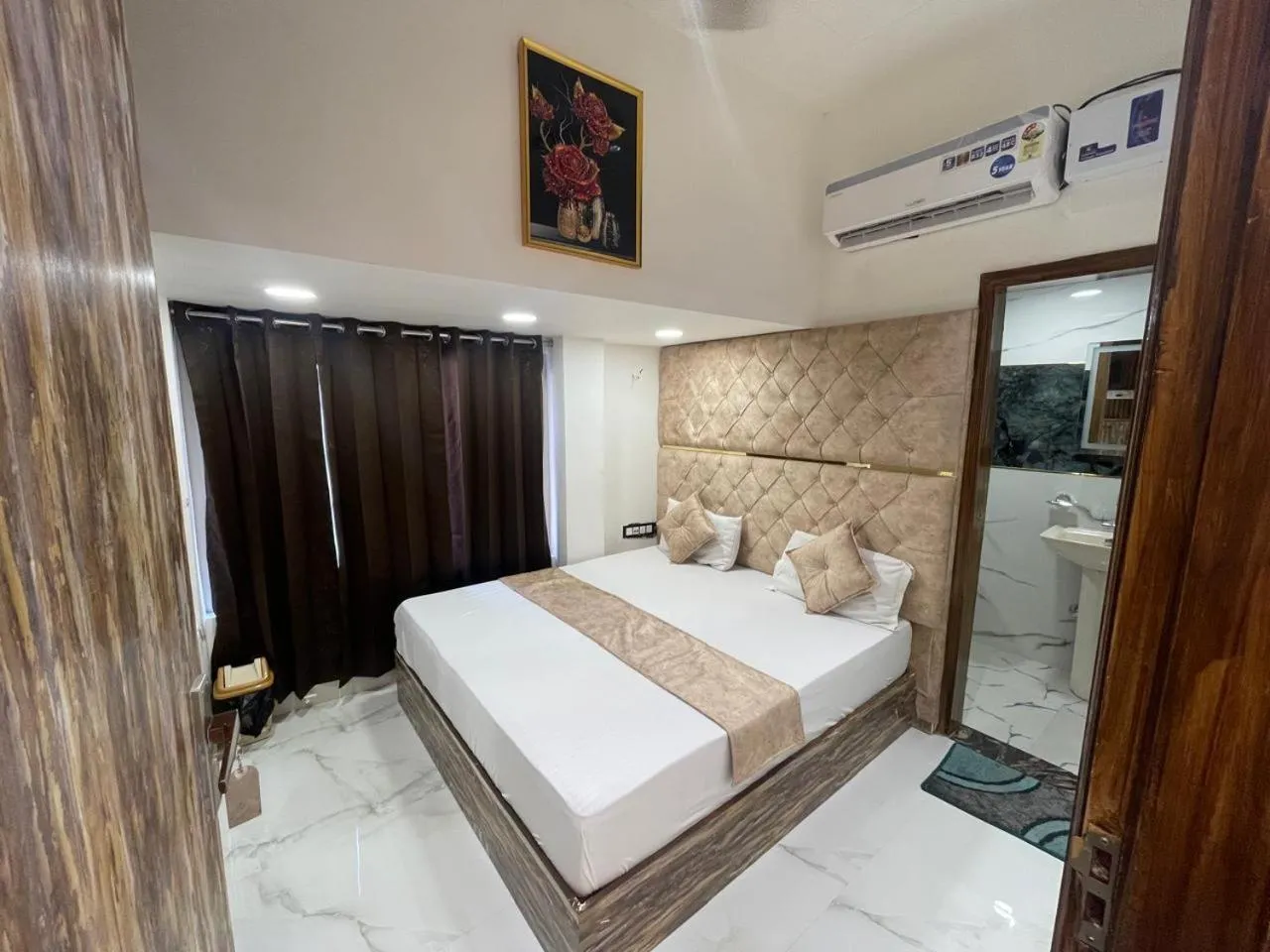 Deluxe Double Room (2 Adults + 1 Child) in HOTEL ROBIN