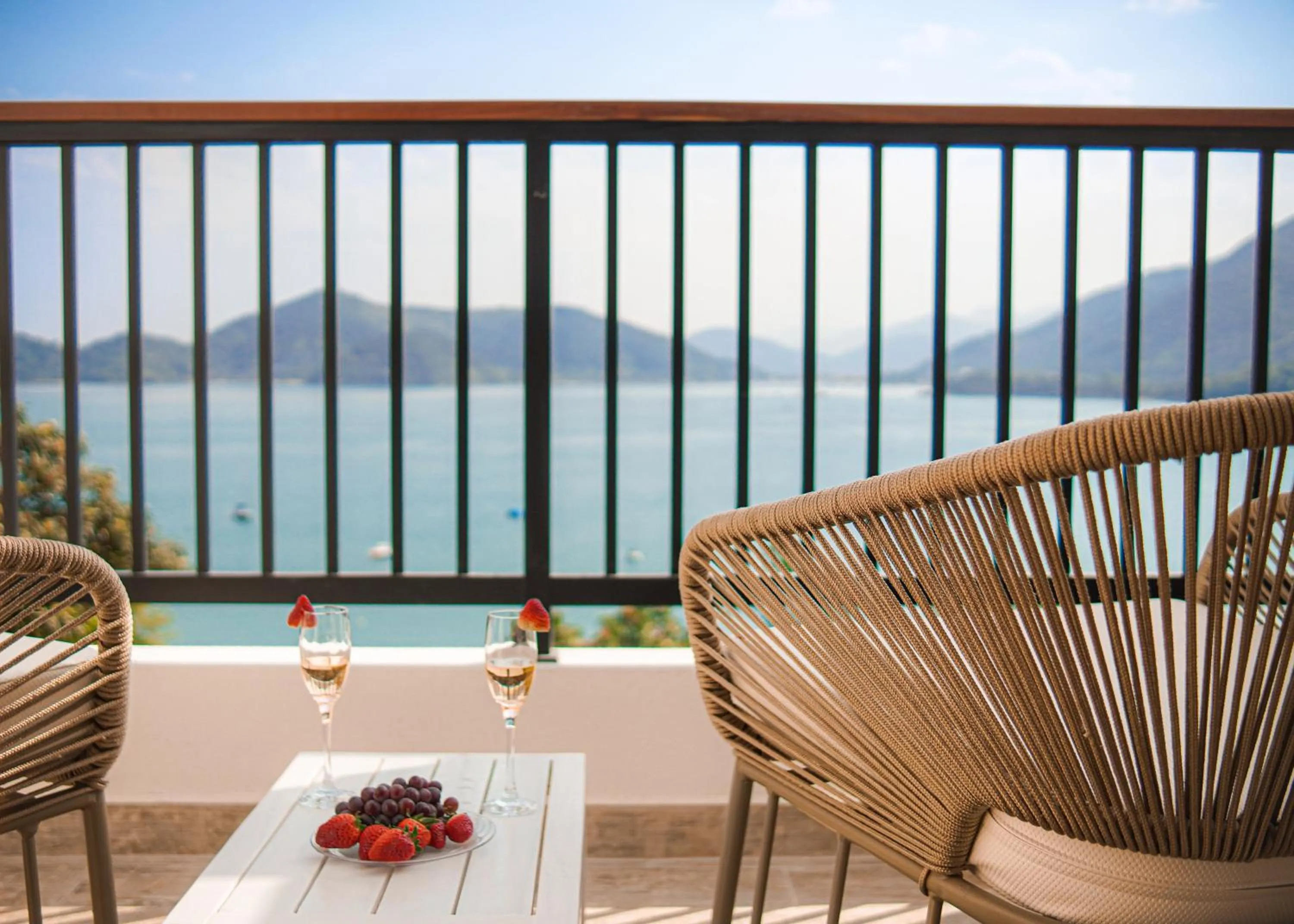 Triple Room with Balcony Sea View in Catalina Hotel