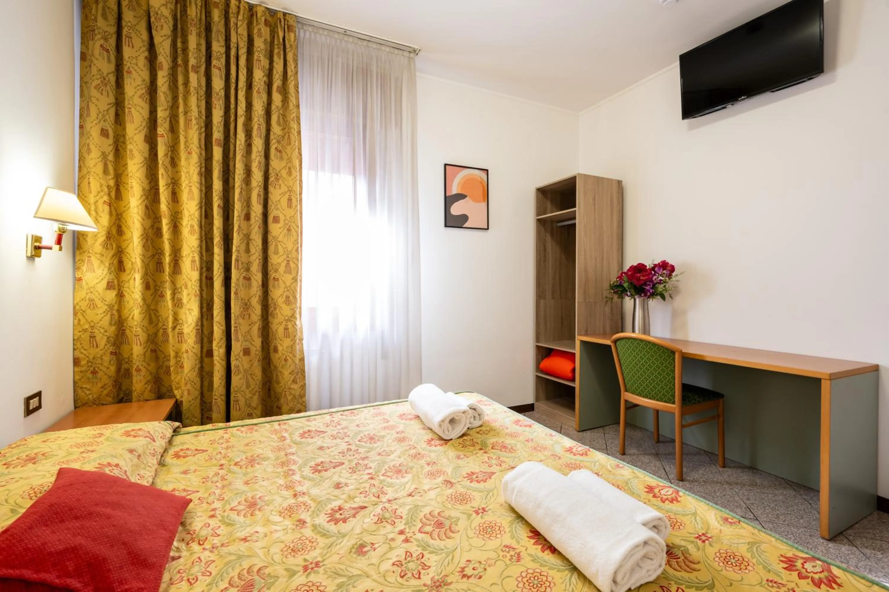 Family Room with Private Bathroom in Camelia Rooms Venice