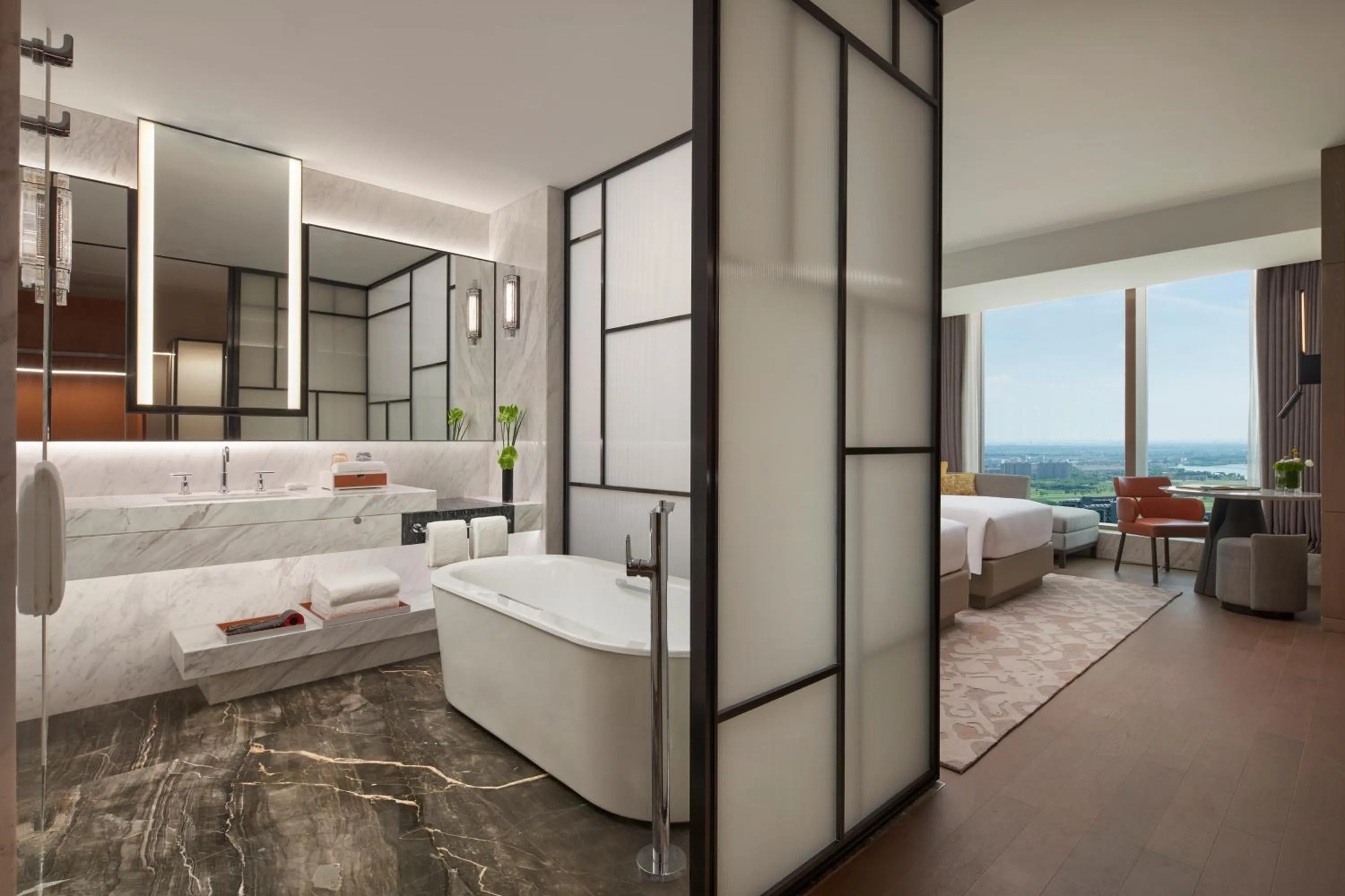 Deluxe King Room with Lake View in Hyatt Regency Changshu Kuncheng Lake