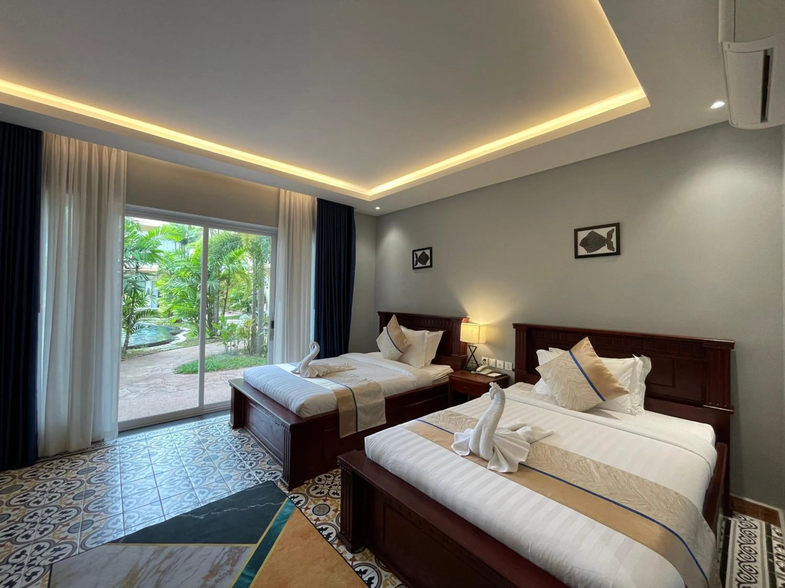 Deluxe Twin - Free One Way Shuttle Service to Town in Sokchea Kampot Hotel