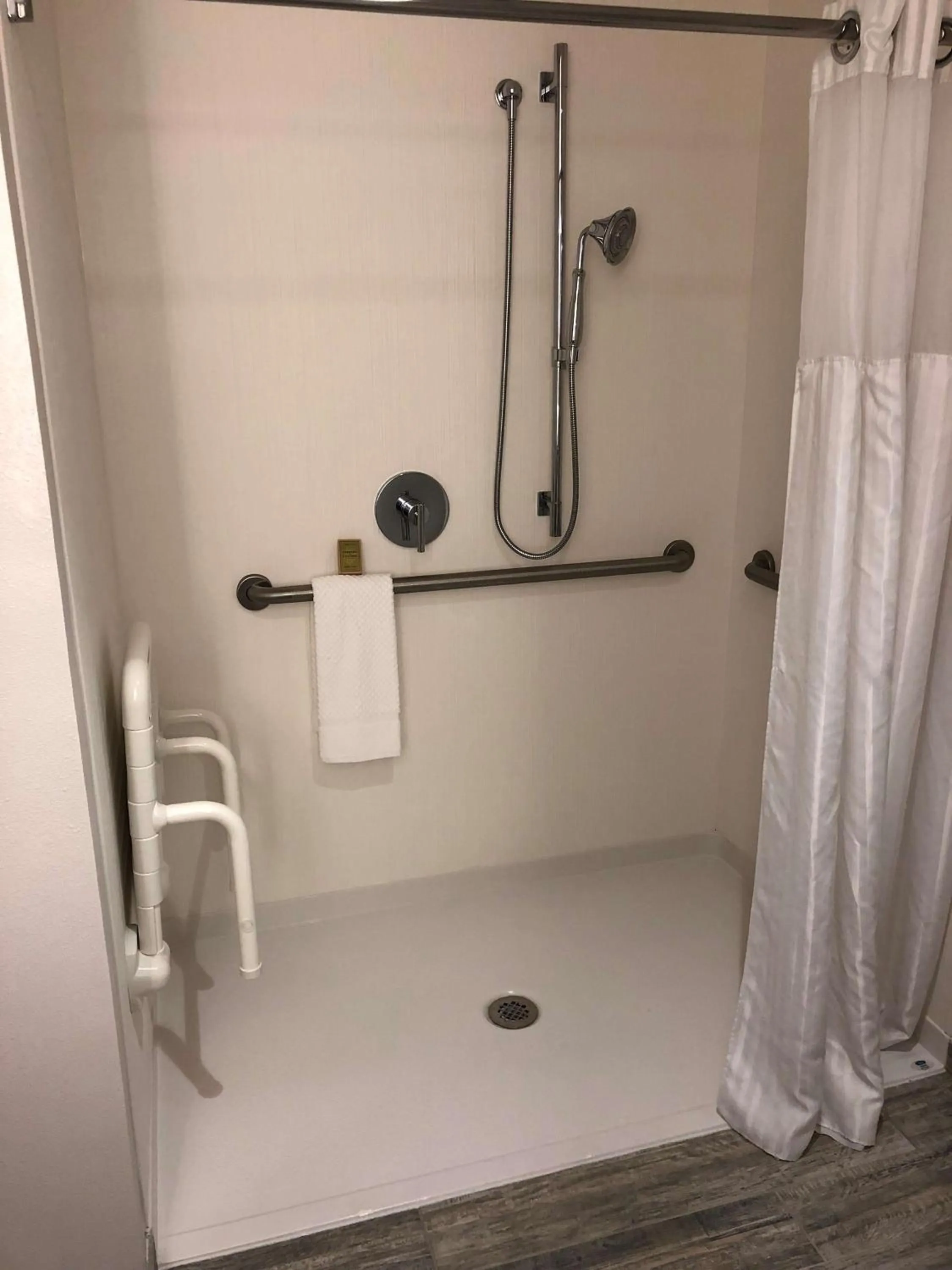 King Room with Roll in Shower - Mobility Accessible in The Island House Hotel a Doubletree by Hilton