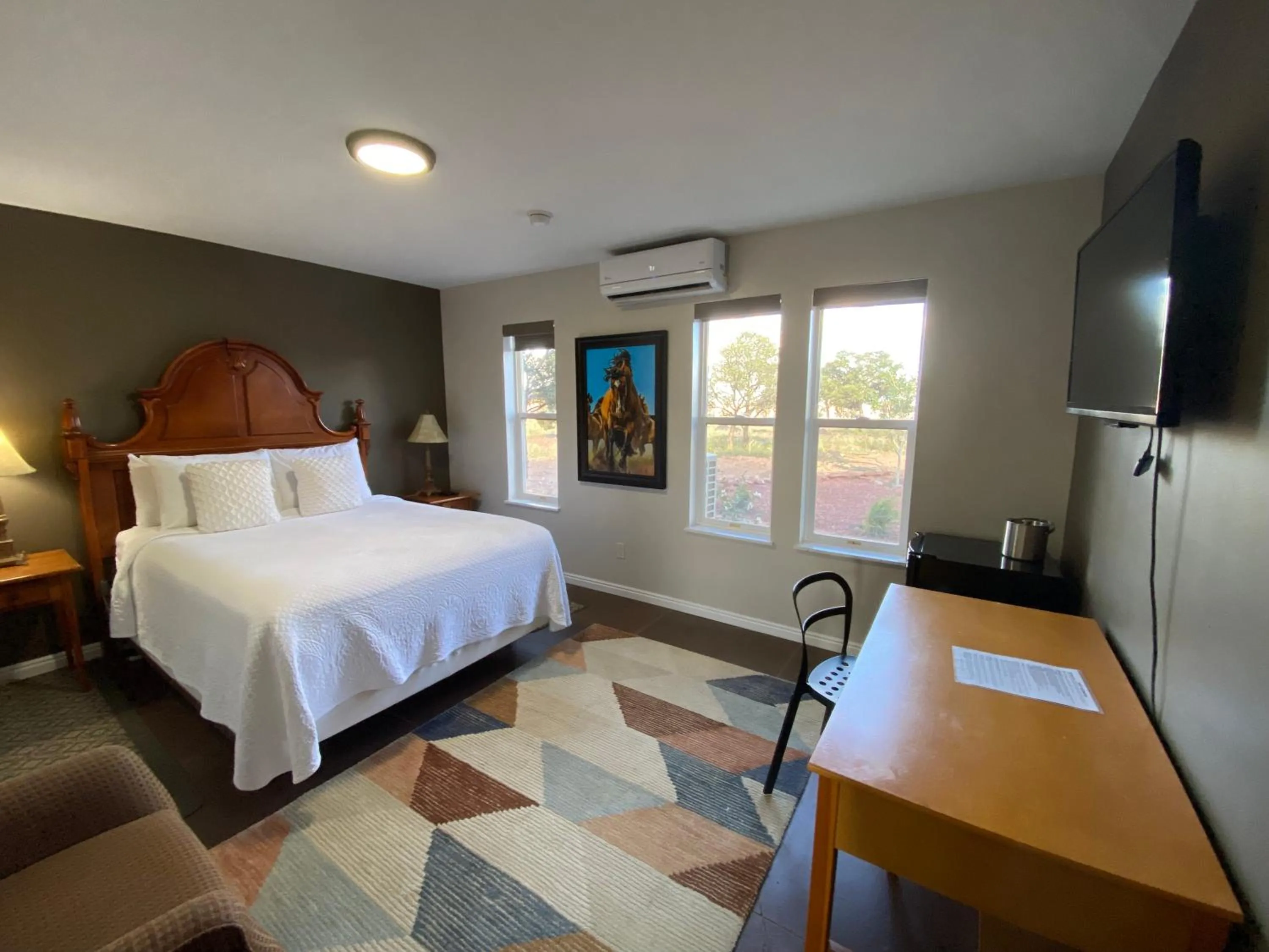 Queen Room in SkyRidge Inn