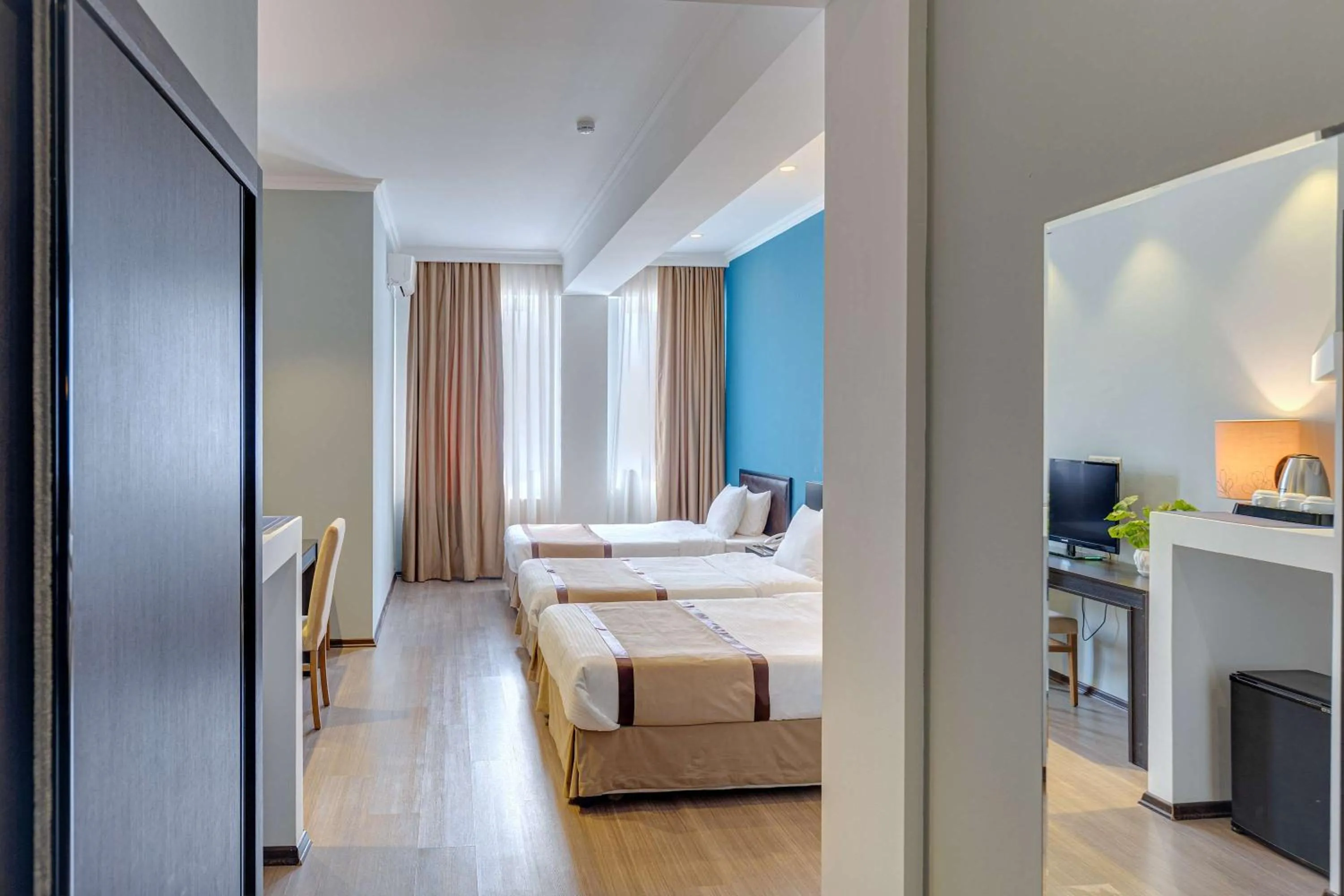 Deluxe Double Room with Two Single Beds in Best Western Tbilisi Art Hotel