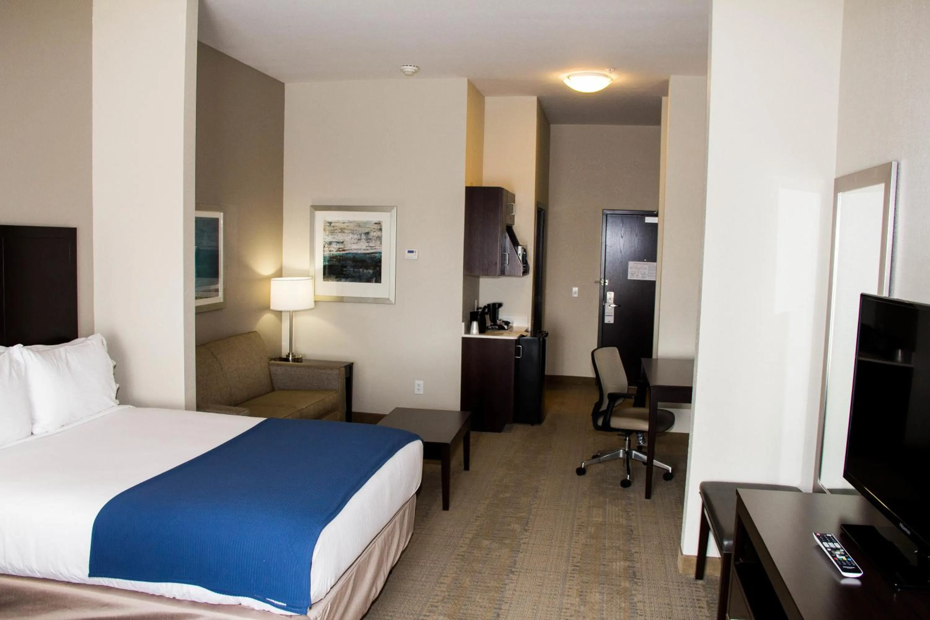 King Room - Mobility Access/Hearing Accessible in Holiday Inn Express and Suites Sikeston by IHG