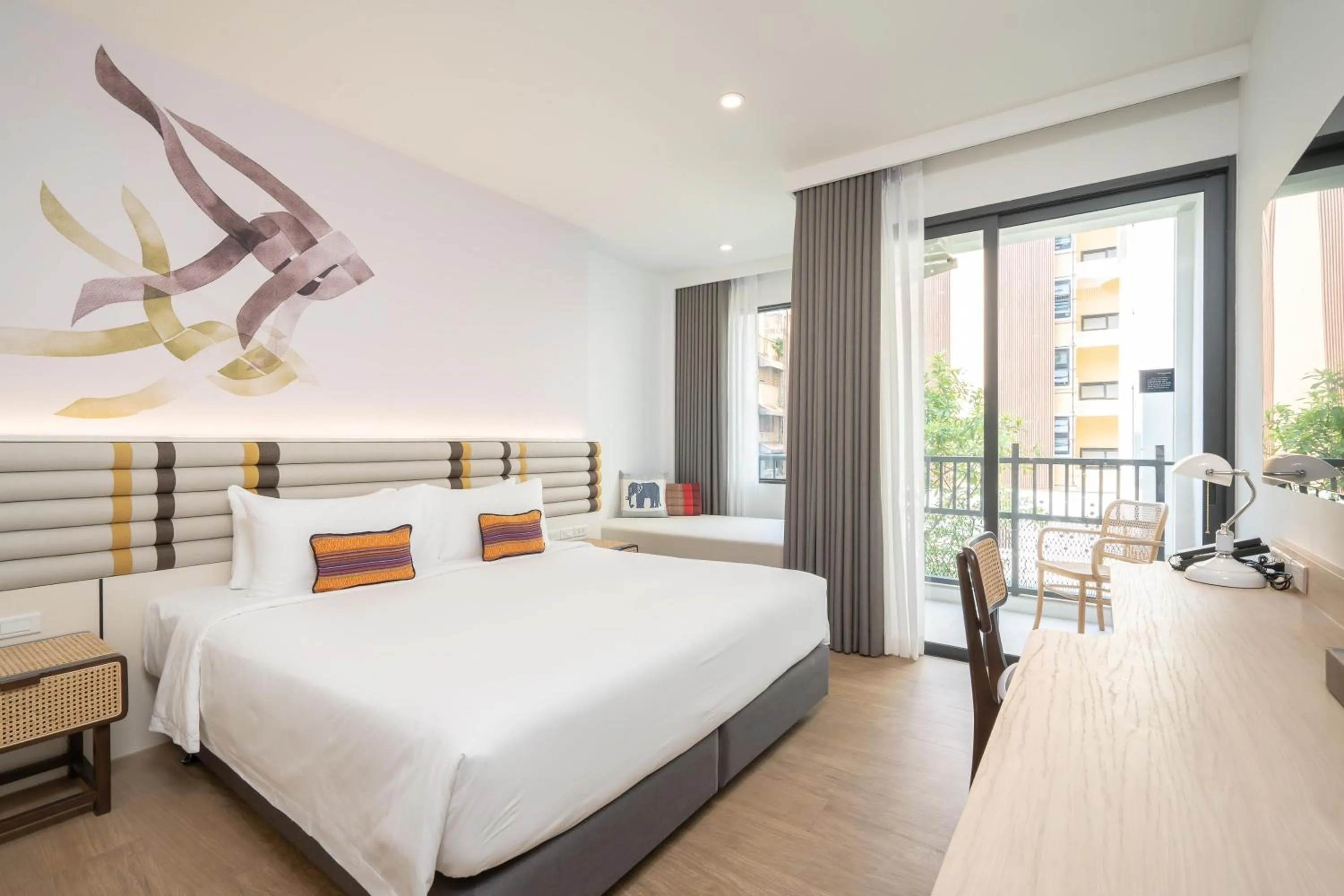 Deluxe King Room with Balcony in Pranakorn Heritage Hotel