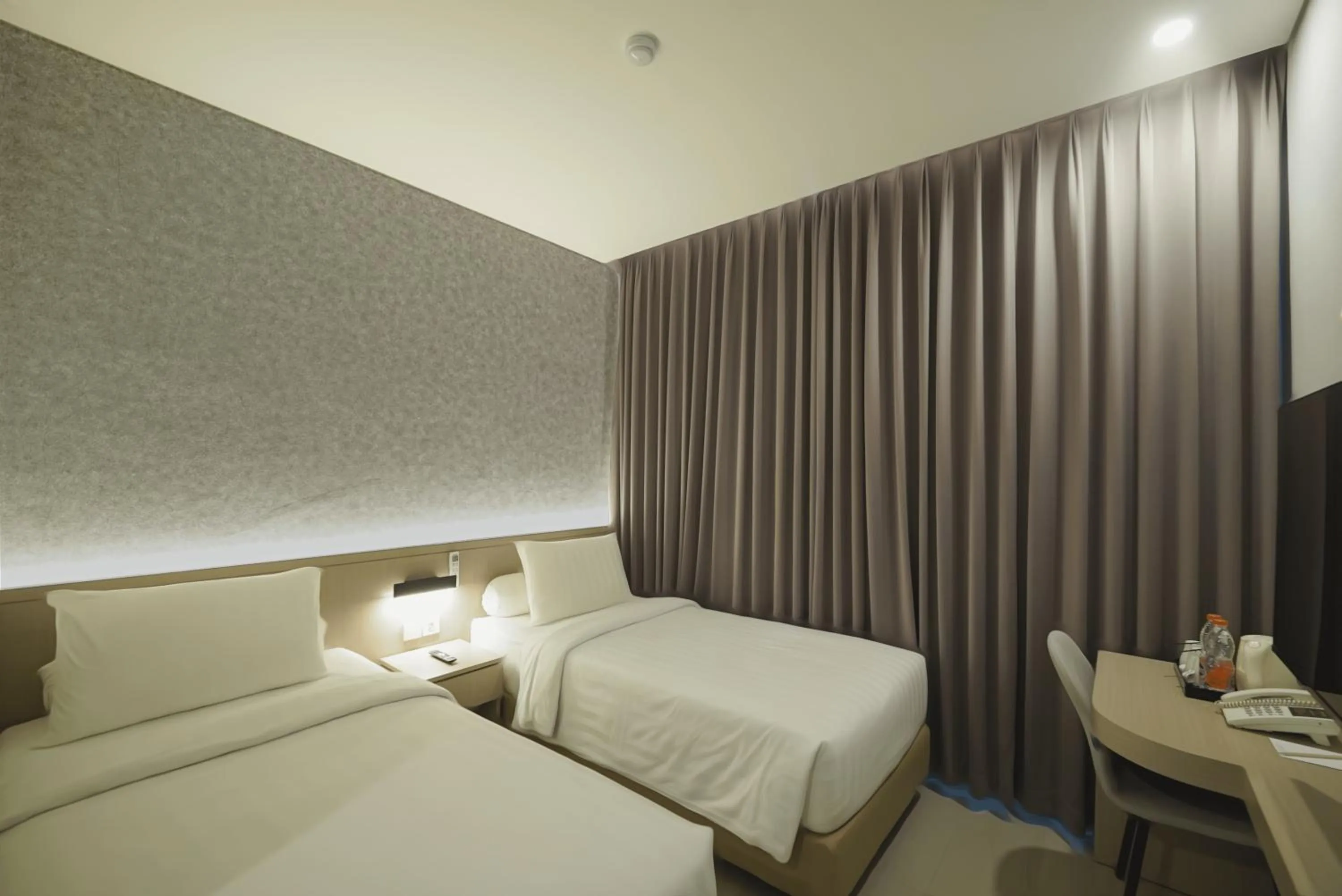 Deluxe Twin Room in Front One Boutique Hotel Taman Anggrek