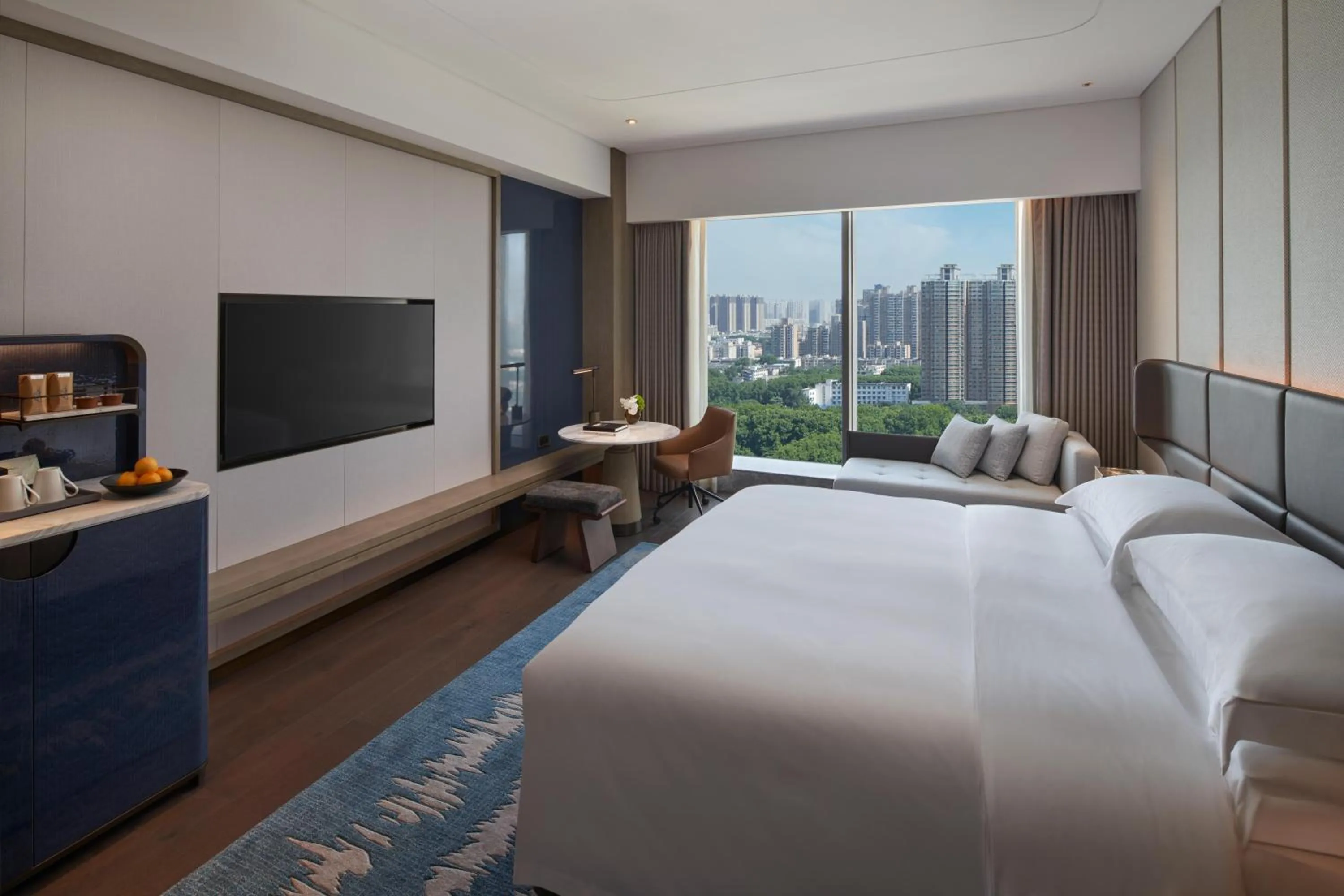1 King Classic Bed Garden View Lounge Access in InterContinental Zhengzhou by IHG