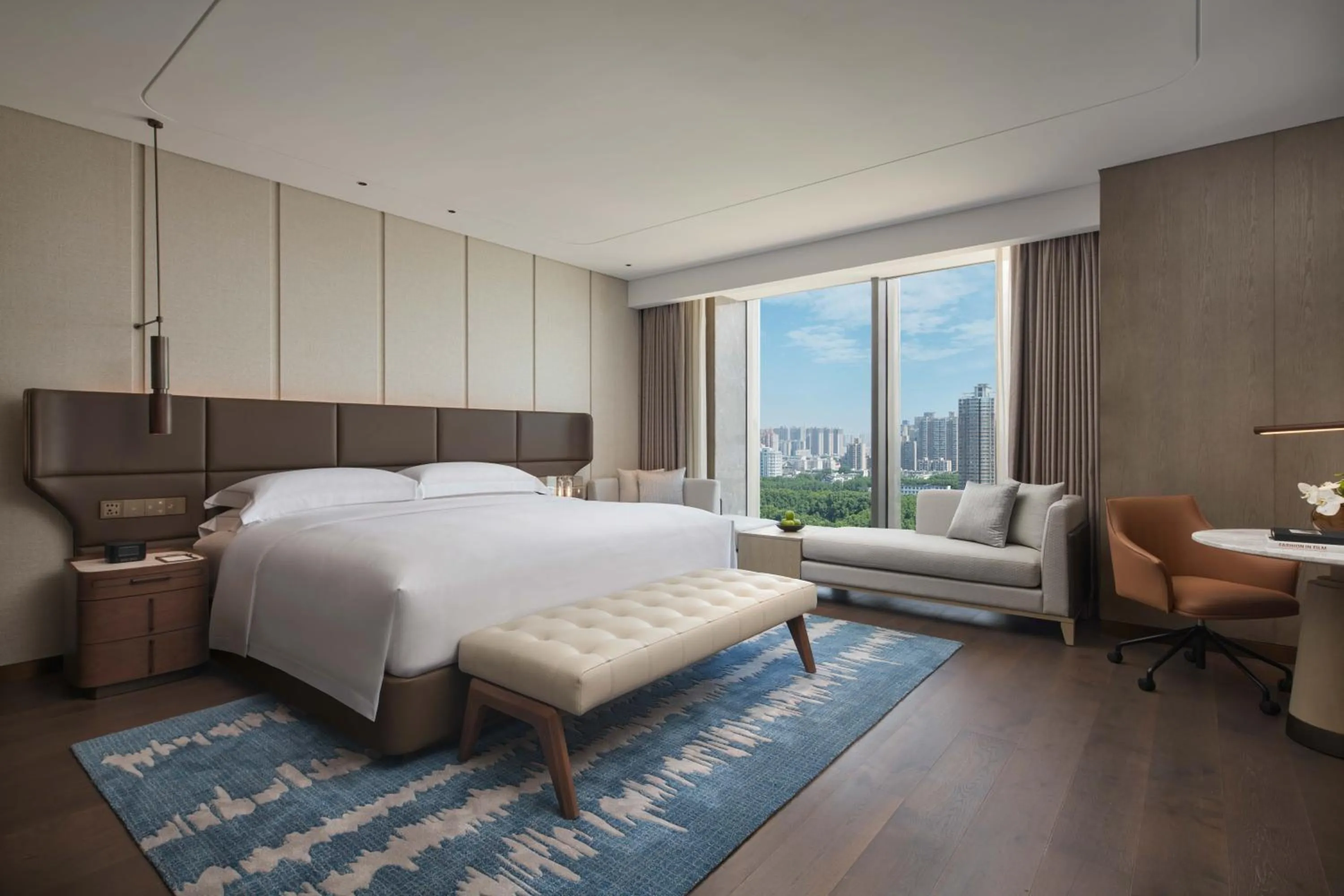 Premium King Room with Lounge Access and Garden View in InterContinental Hotels Zhengzhou