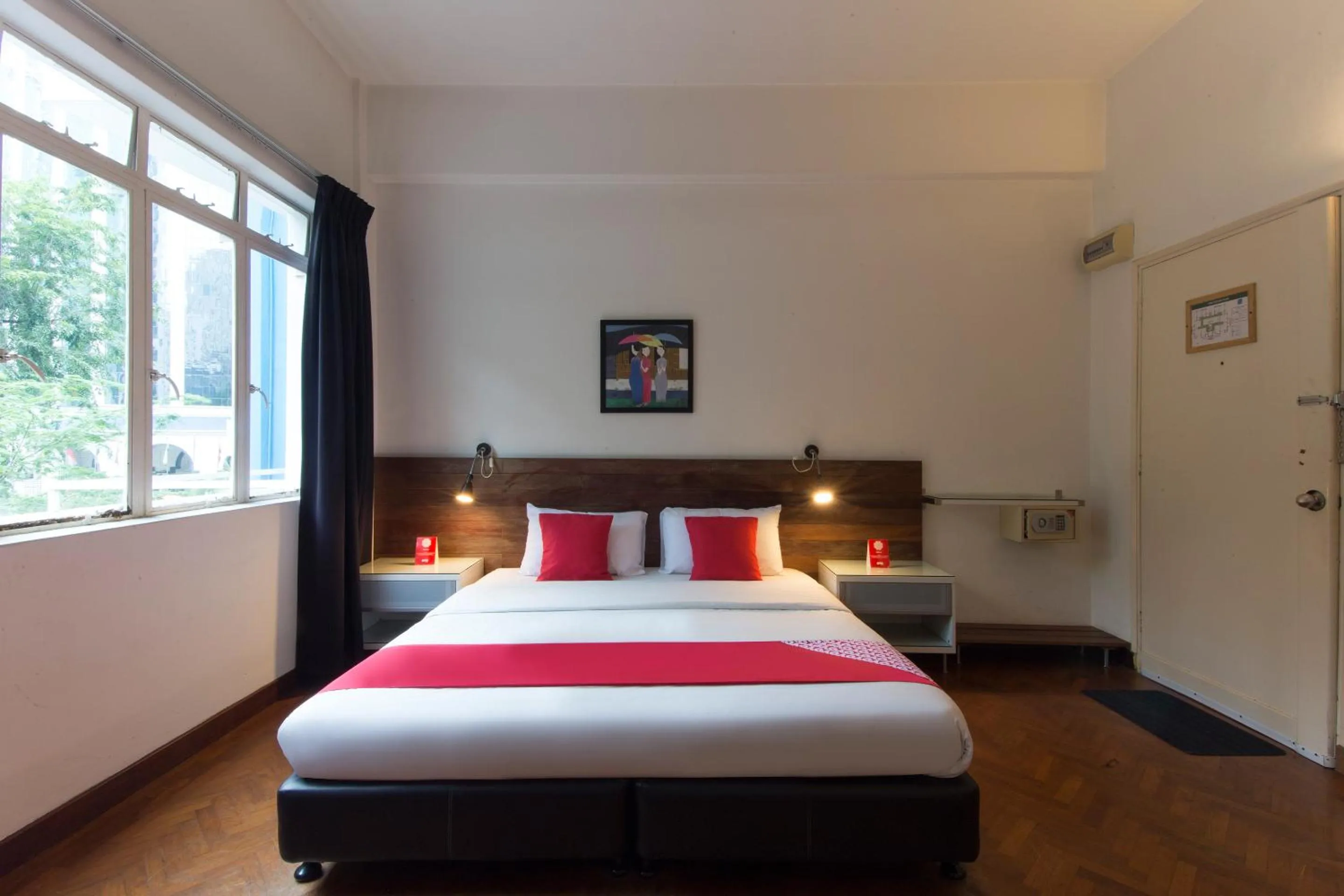 Deluxe King Room in Lodge Paradize Hotel