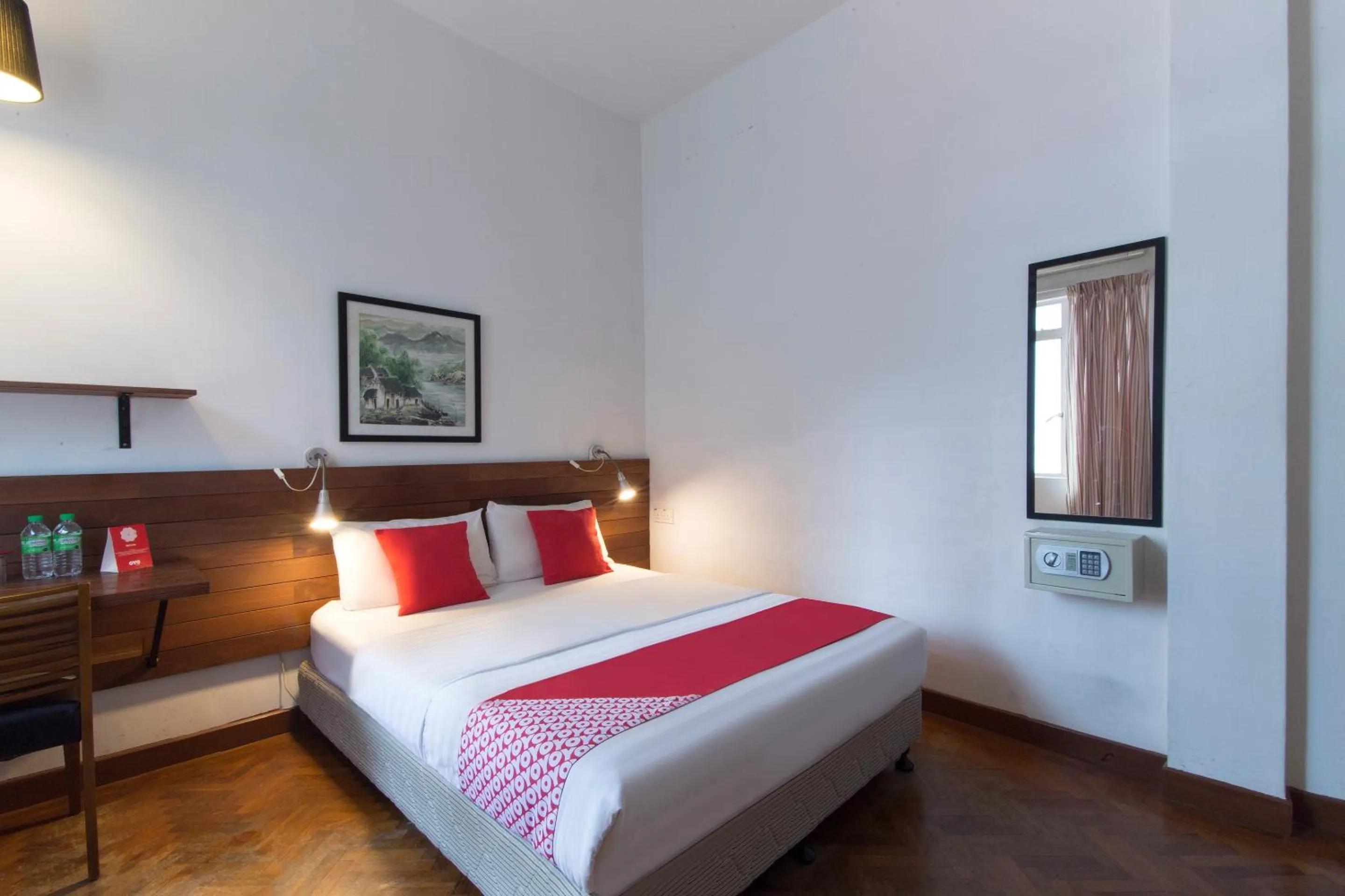 Standard Queen Room in Lodge Paradize Hotel