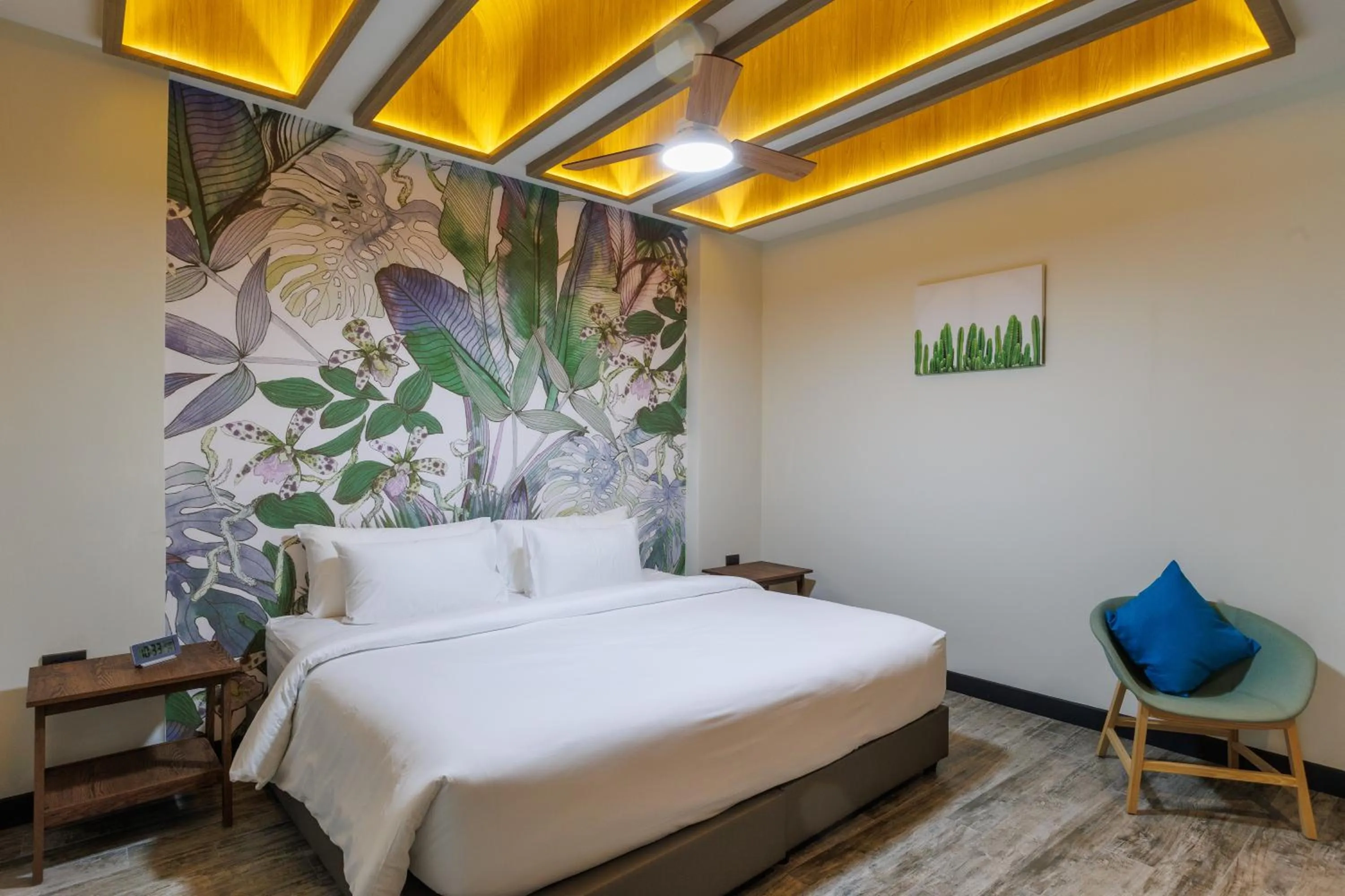 Deluxe King Room in Emmarin Villa