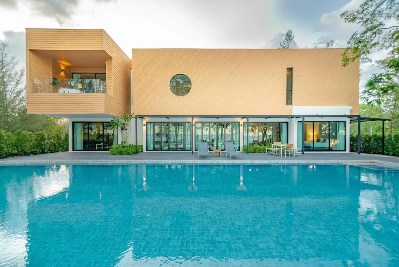 Villa with Private Pool - Beach Front in Emmarin Villa