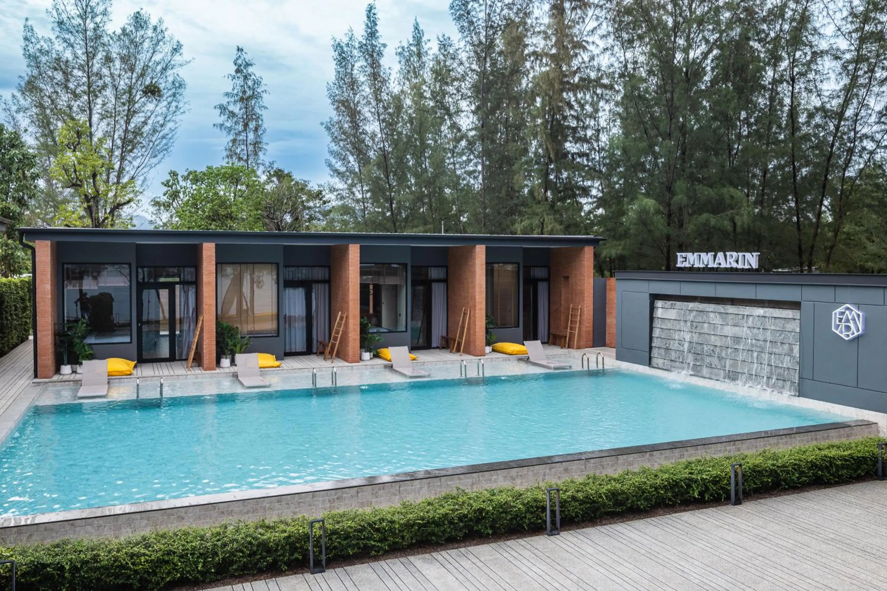 King Room with Pool View in Emmarin Villa