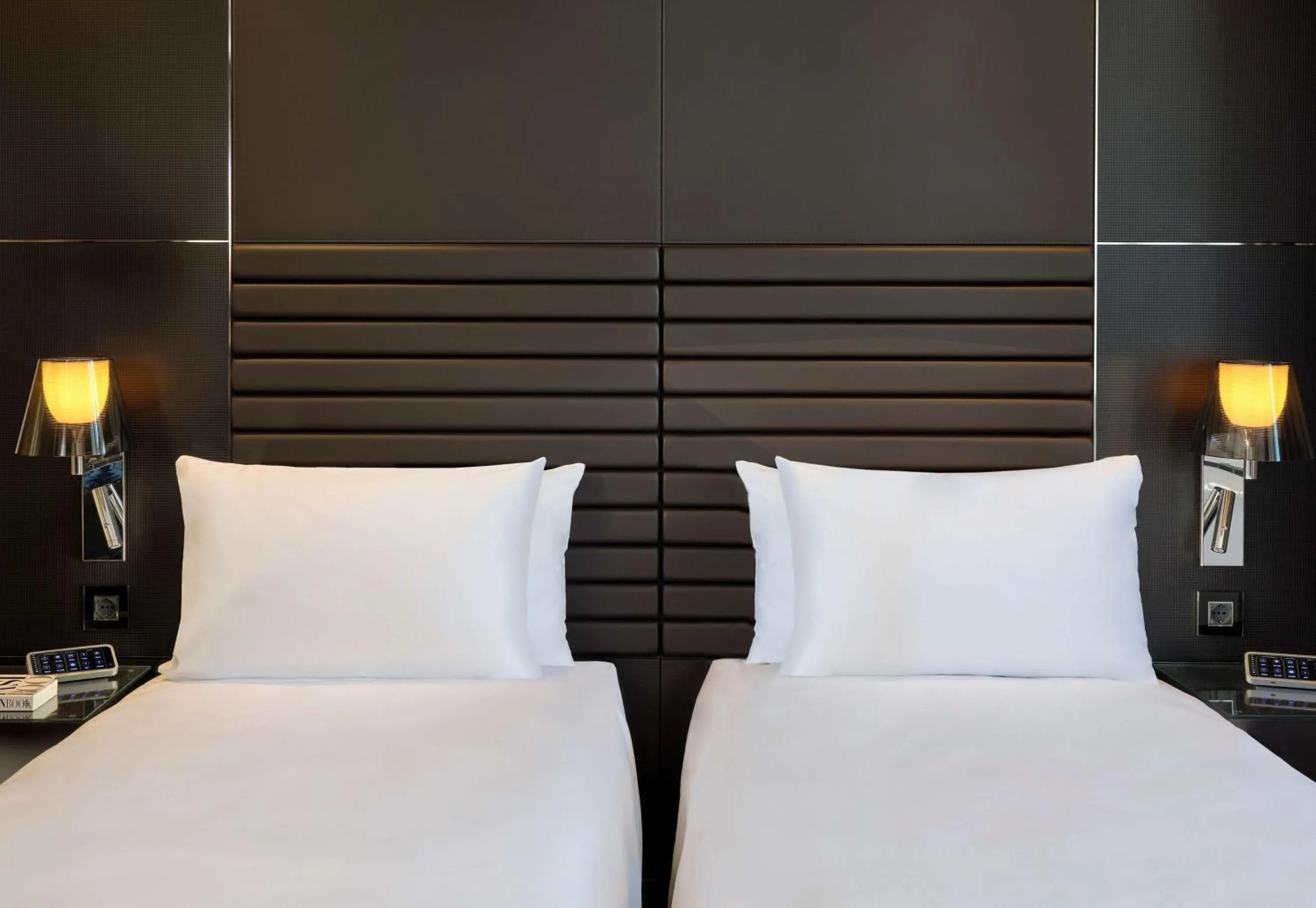 Art Room Plus Twin in art'otel London Hoxton