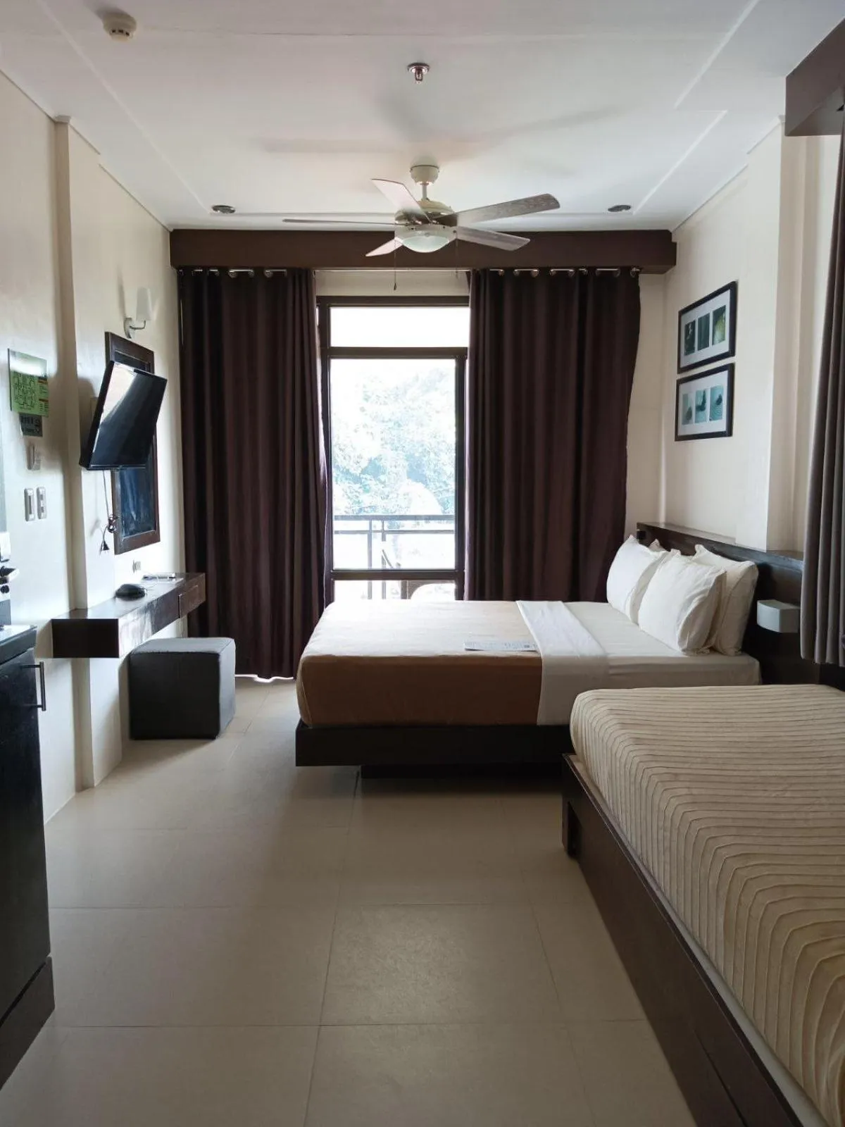 Queen Room with Garden View in One Crescent Place Hotel