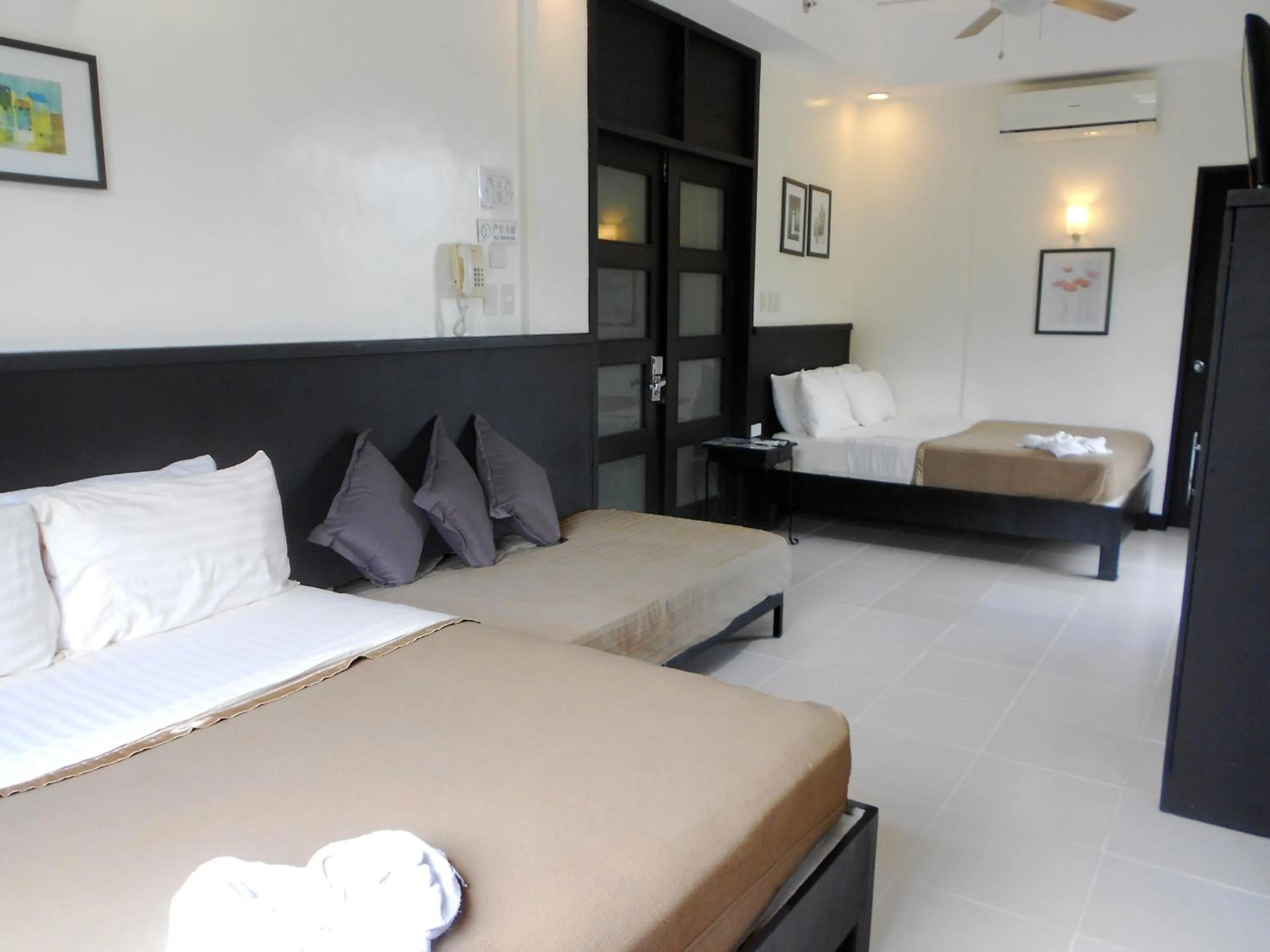 Superior Quadruple Room in One Crescent Place Hotel