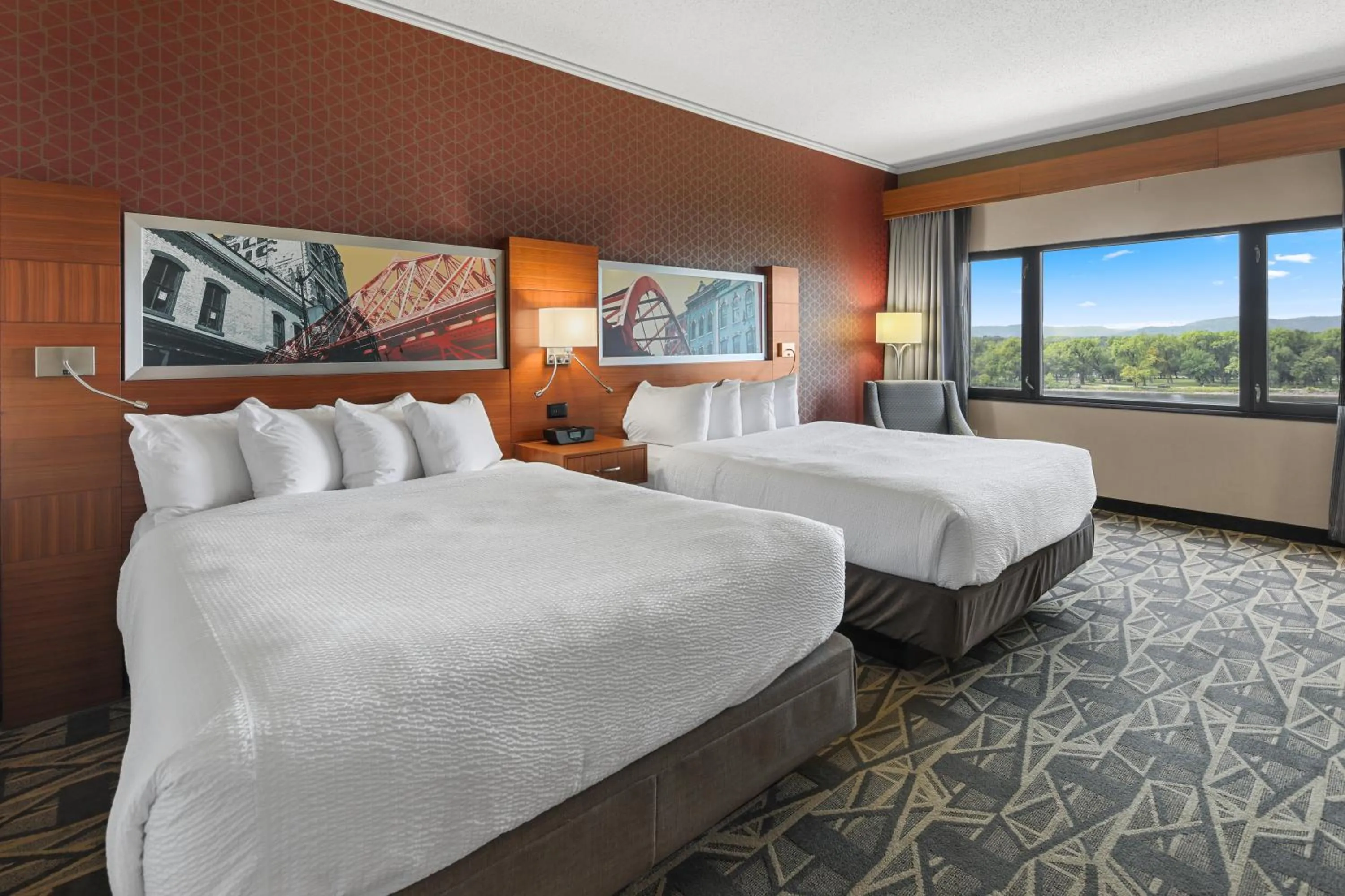 Queen Room with Two Queen Beds and River View - Disability Access/Non-Smoking in Radisson Hotel La Crosse