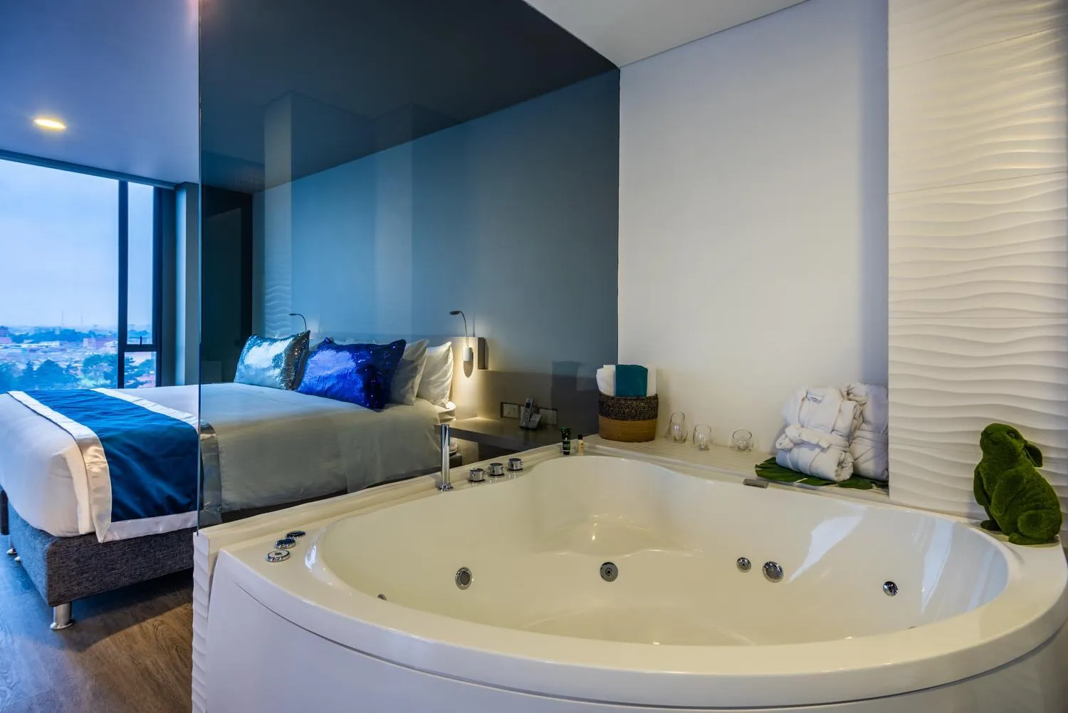Deluxe Suite with Spa Bath in Hotel Black Tower Premium