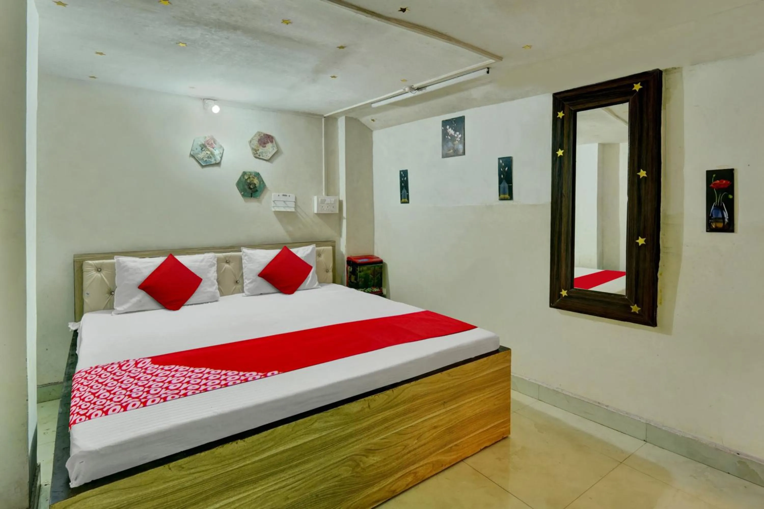 Standard Double Room - single occupancy in Hotel O Vaishali Garden