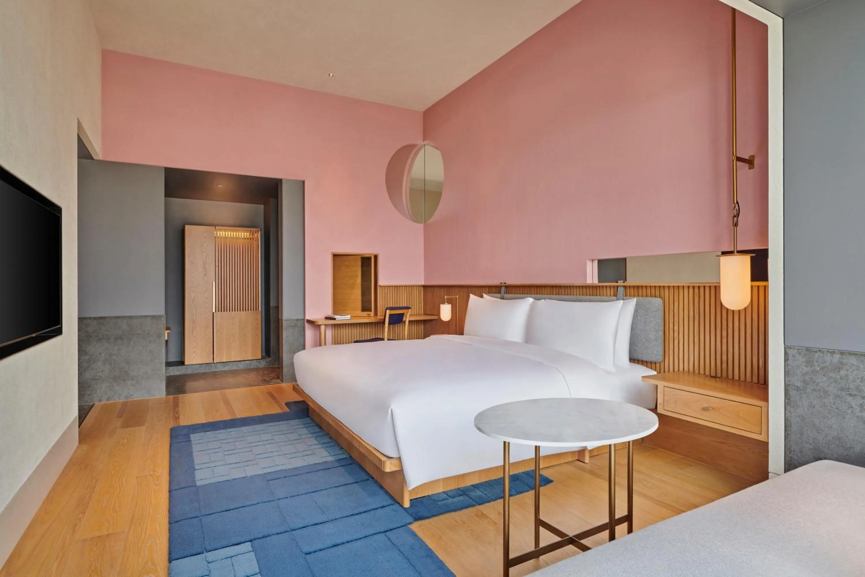 Deluxe Double Room (2 Adults + 1 Child) in Artyzen NEW BUND 31 Shanghai Qiantan