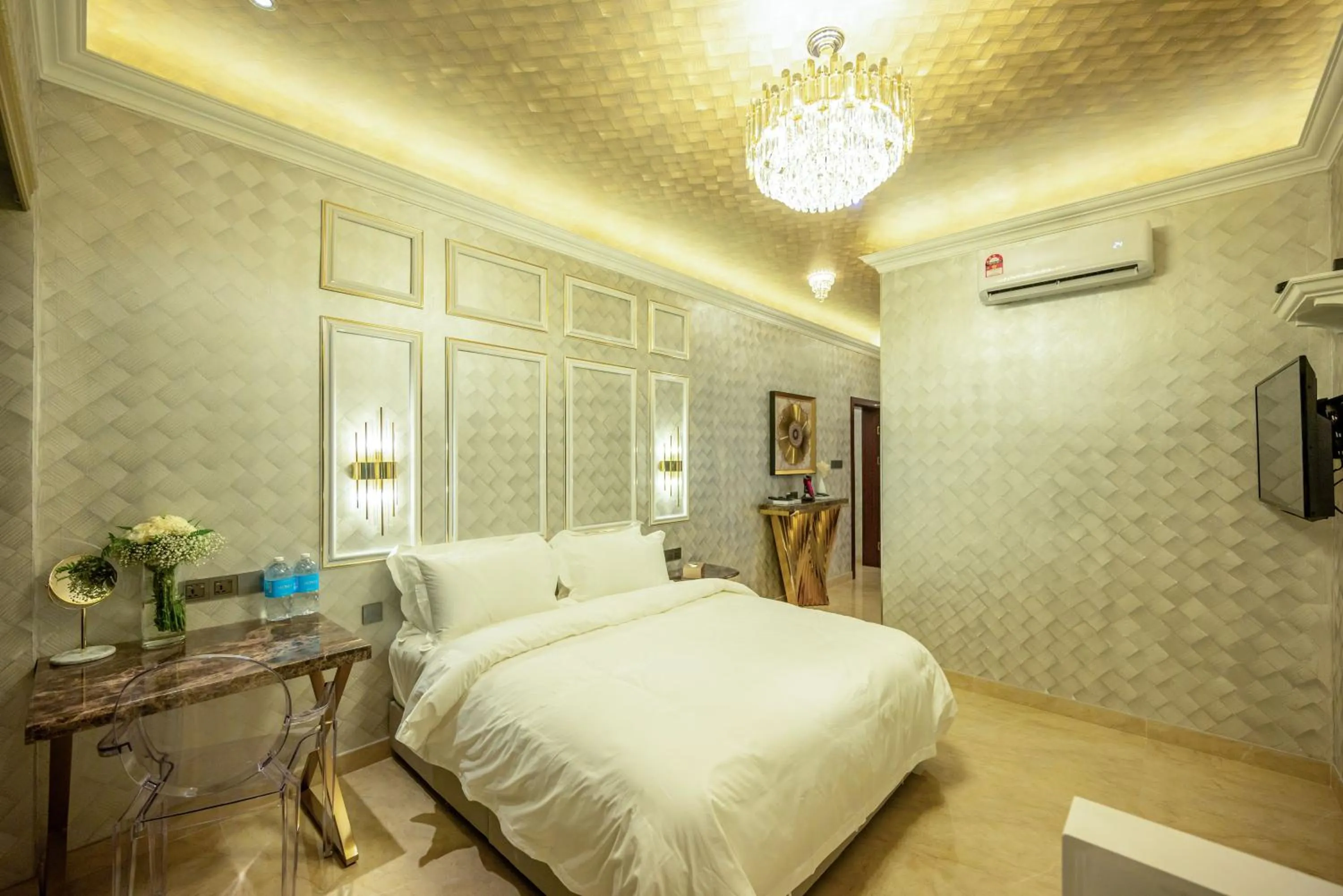 Deluxe King Room in Ritz Residence, Imago Mall Loft B