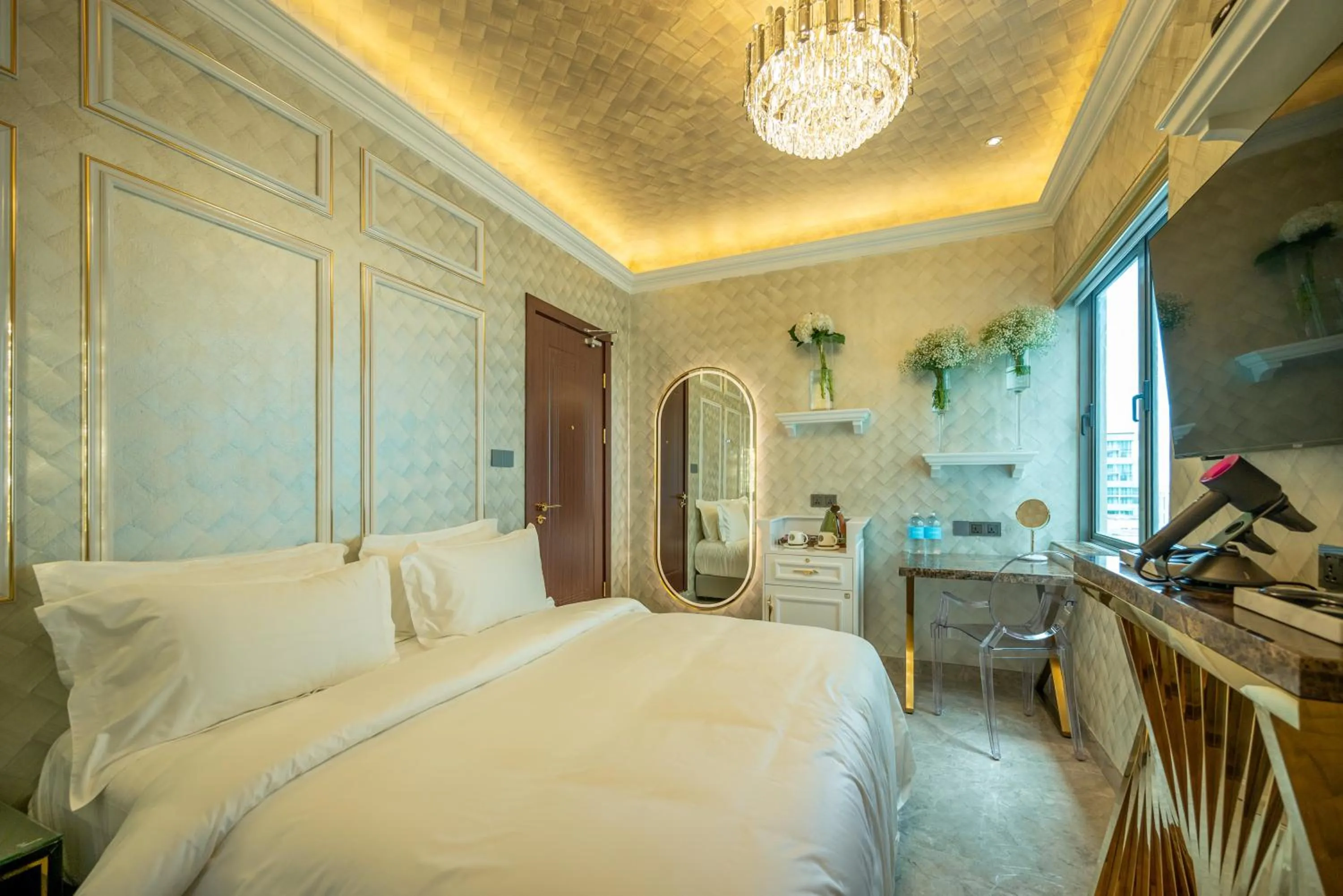 Standard King Room in Ritz Residence, Imago Mall Loft B