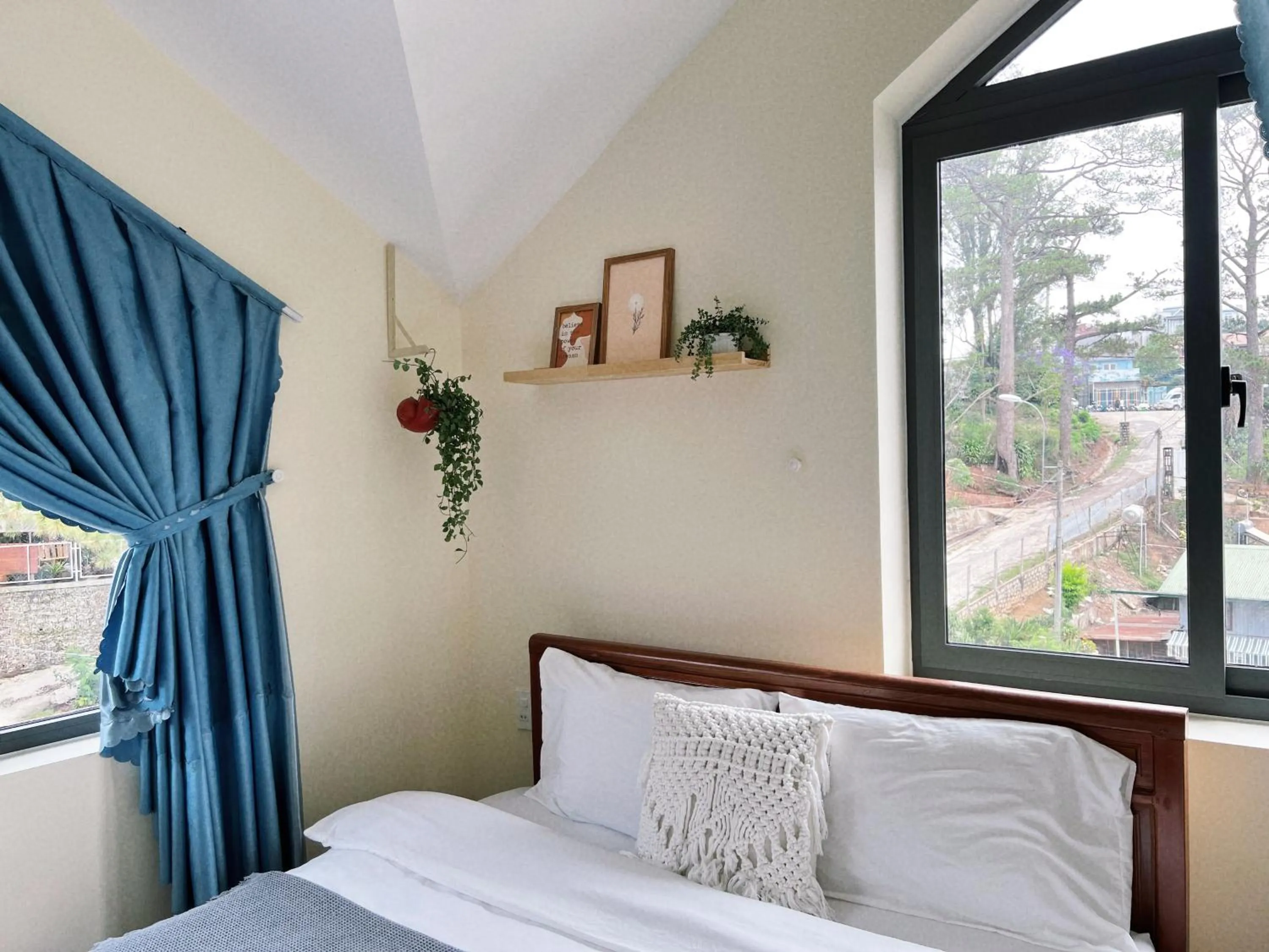 Superior King Room in D Home Da Lat 2