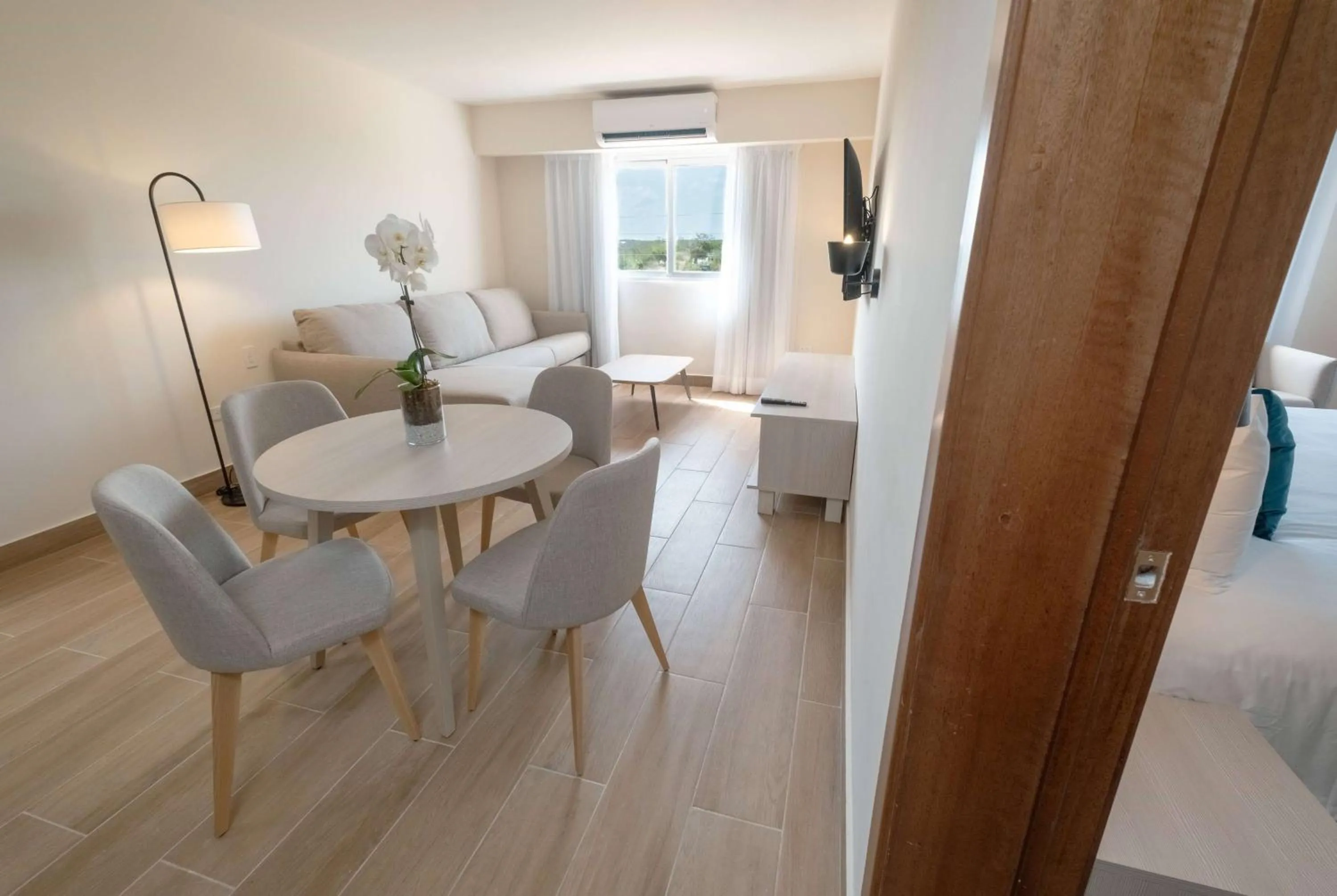 King Room with Living Room, Non-Smoking in Wyndham Garden El Morro Montecristi