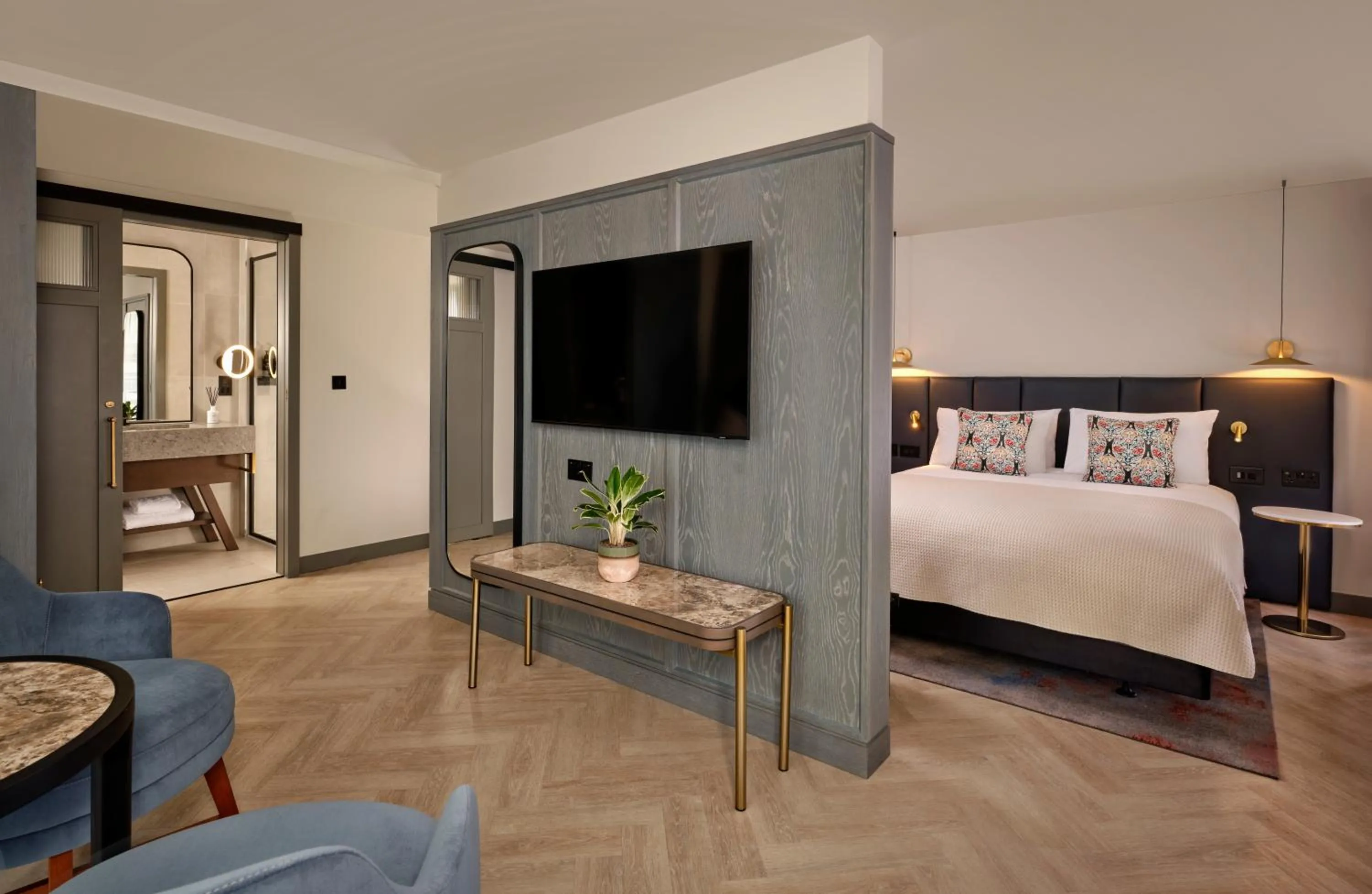 Junior Queen Suite with Balcony in The Reach at Piccadilly, Manchester, a Tribute Portfolio Hotel