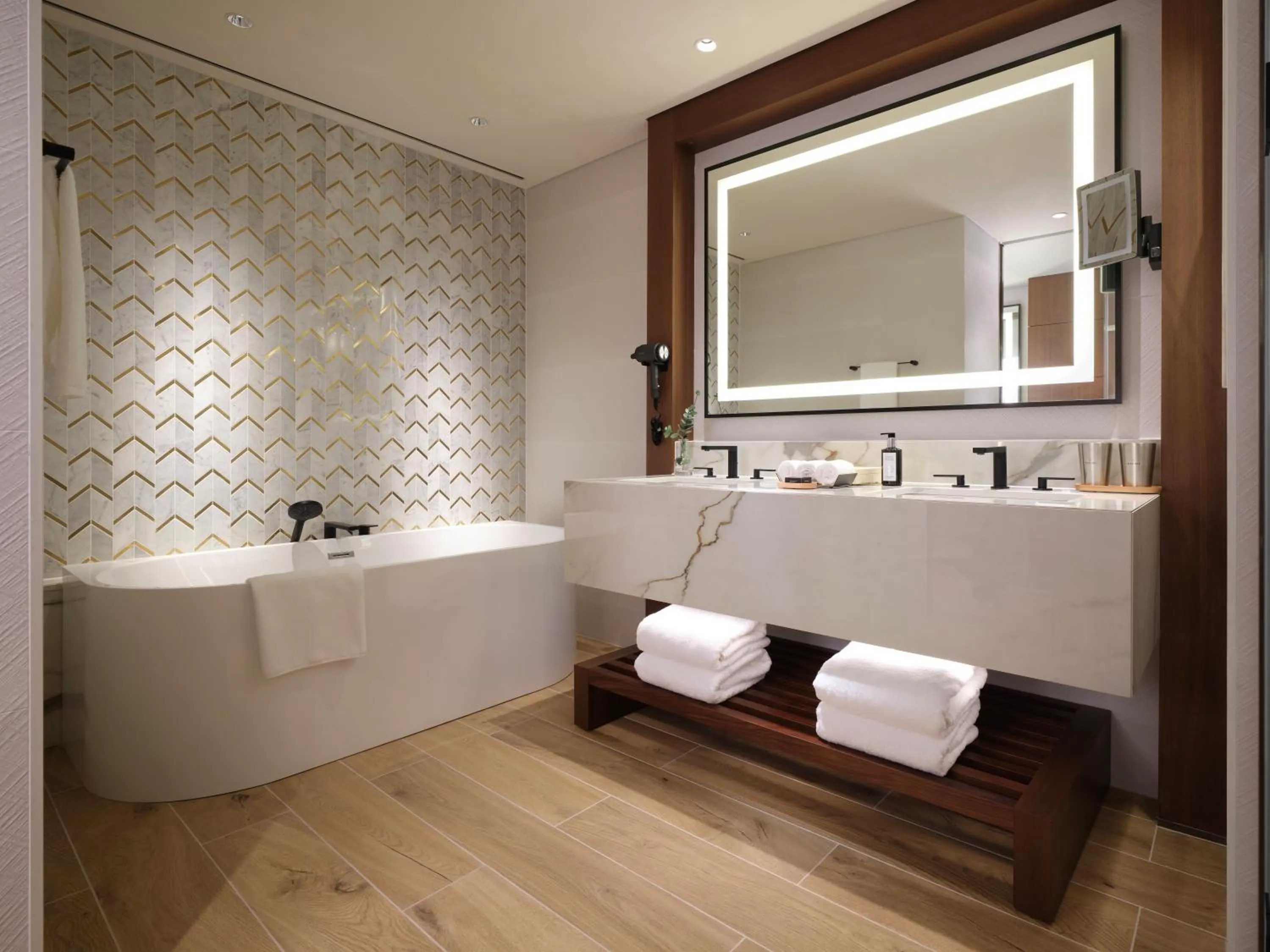 [Sun Tower] Deluxe Double Queen with Wellness Club and Splash Bay in INSPIRE Entertainment Resort