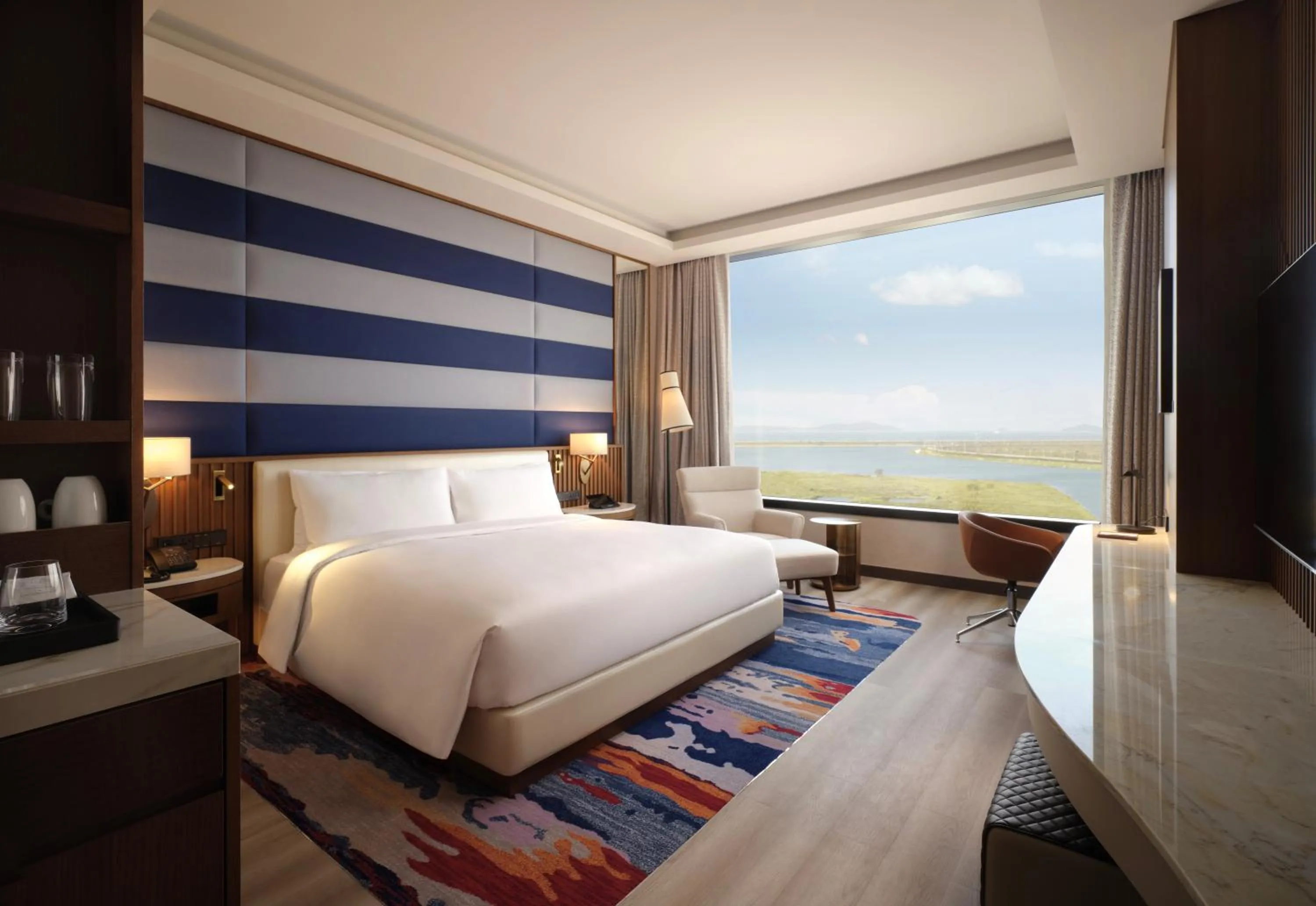 [Ocean Tower] Lake Deluxe King with Wellness Club and Splash Bay in INSPIRE Entertainment Resort