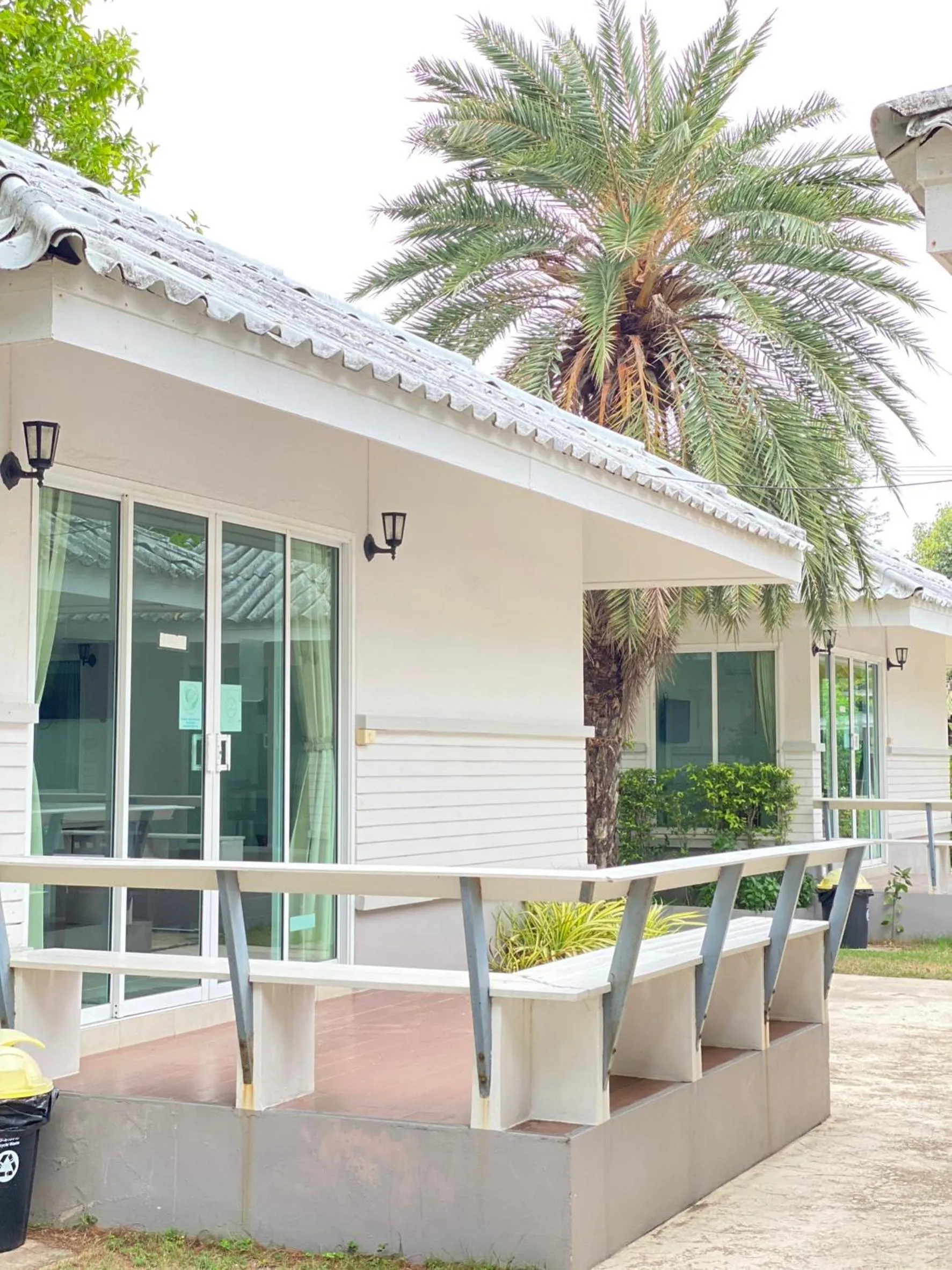 Deluxe Bungalow in Laemsing Natural Beach Resort