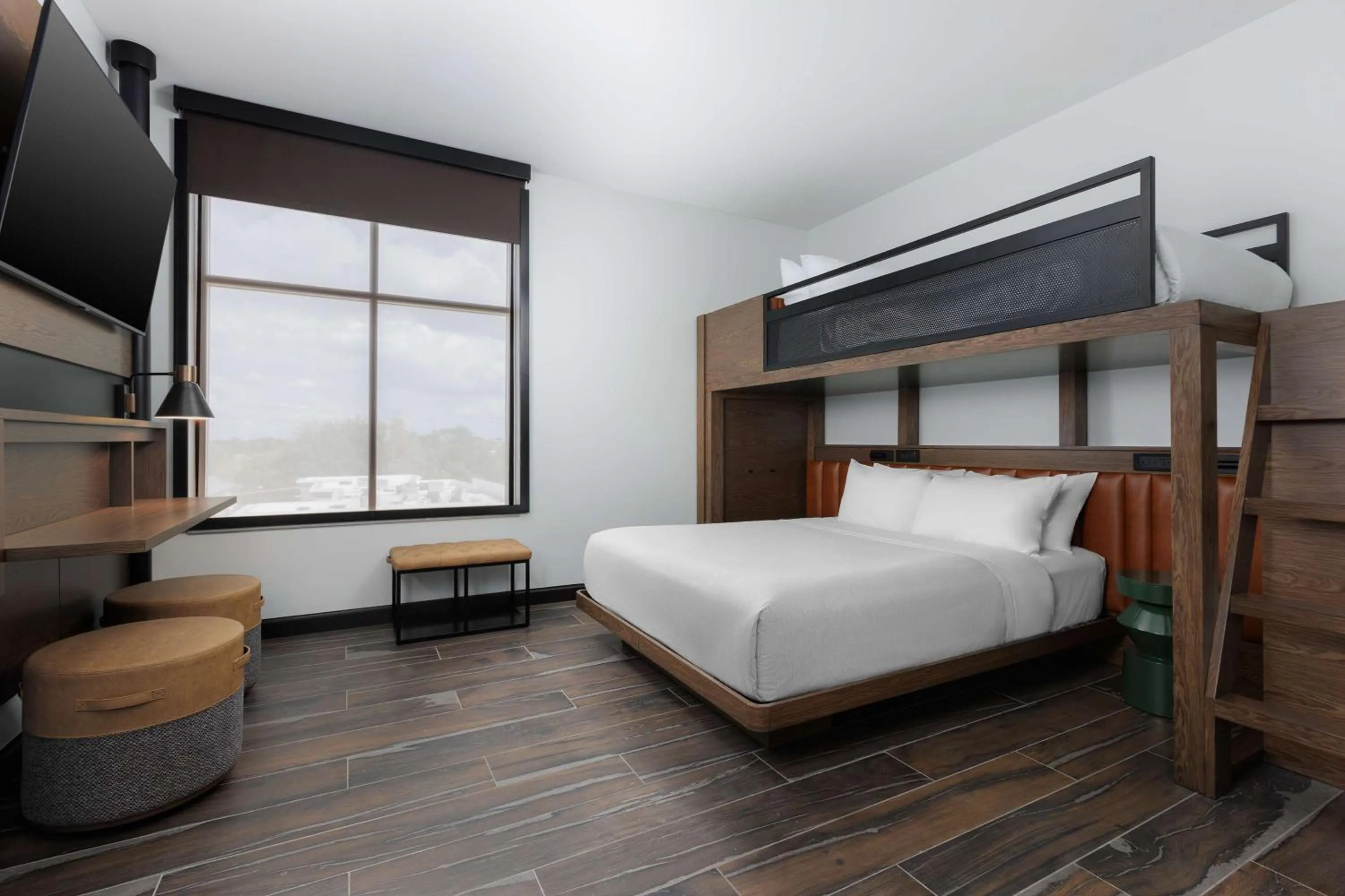 Bunk Room with Twin Over Queen Bed and Bath Tub - Mobility Accessible in Motto By Hilton Bentonville Downtown