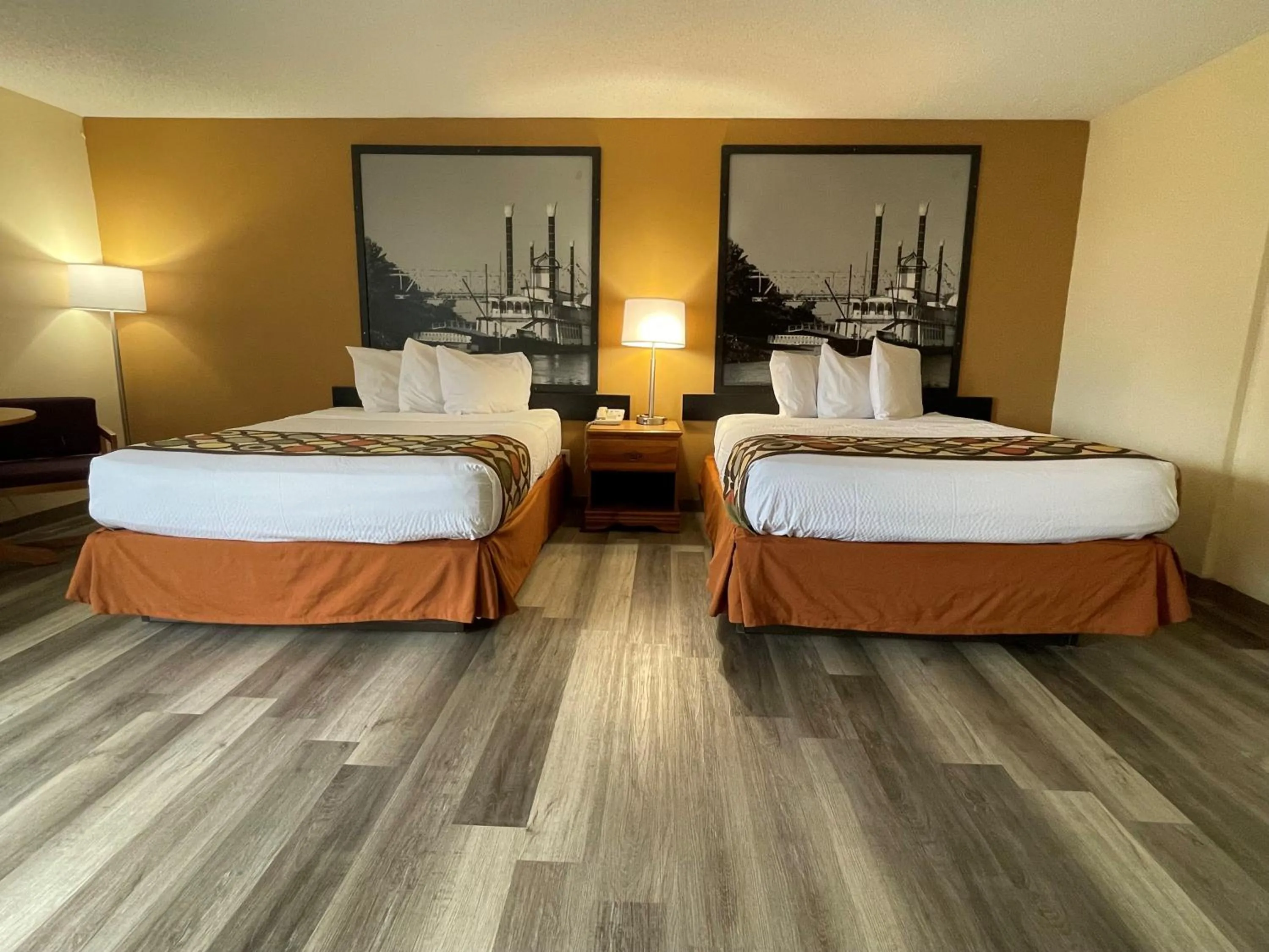 Deluxe Queen Suite with Two Queen Beds - Smoking in Super 8 by Wyndham Pevely