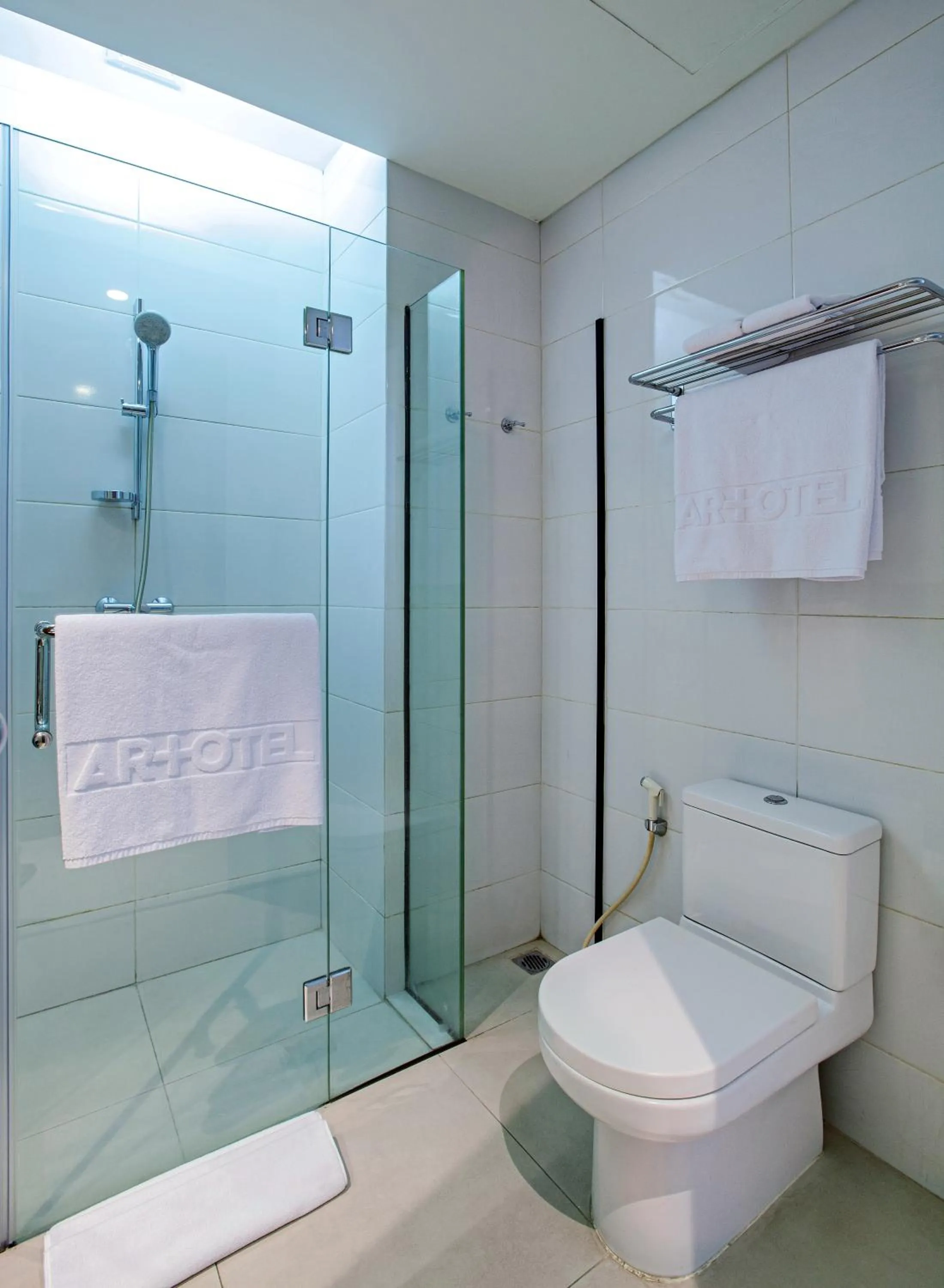 Deluxe Double Room in Miers Kuningan, ARTOTEL Curated