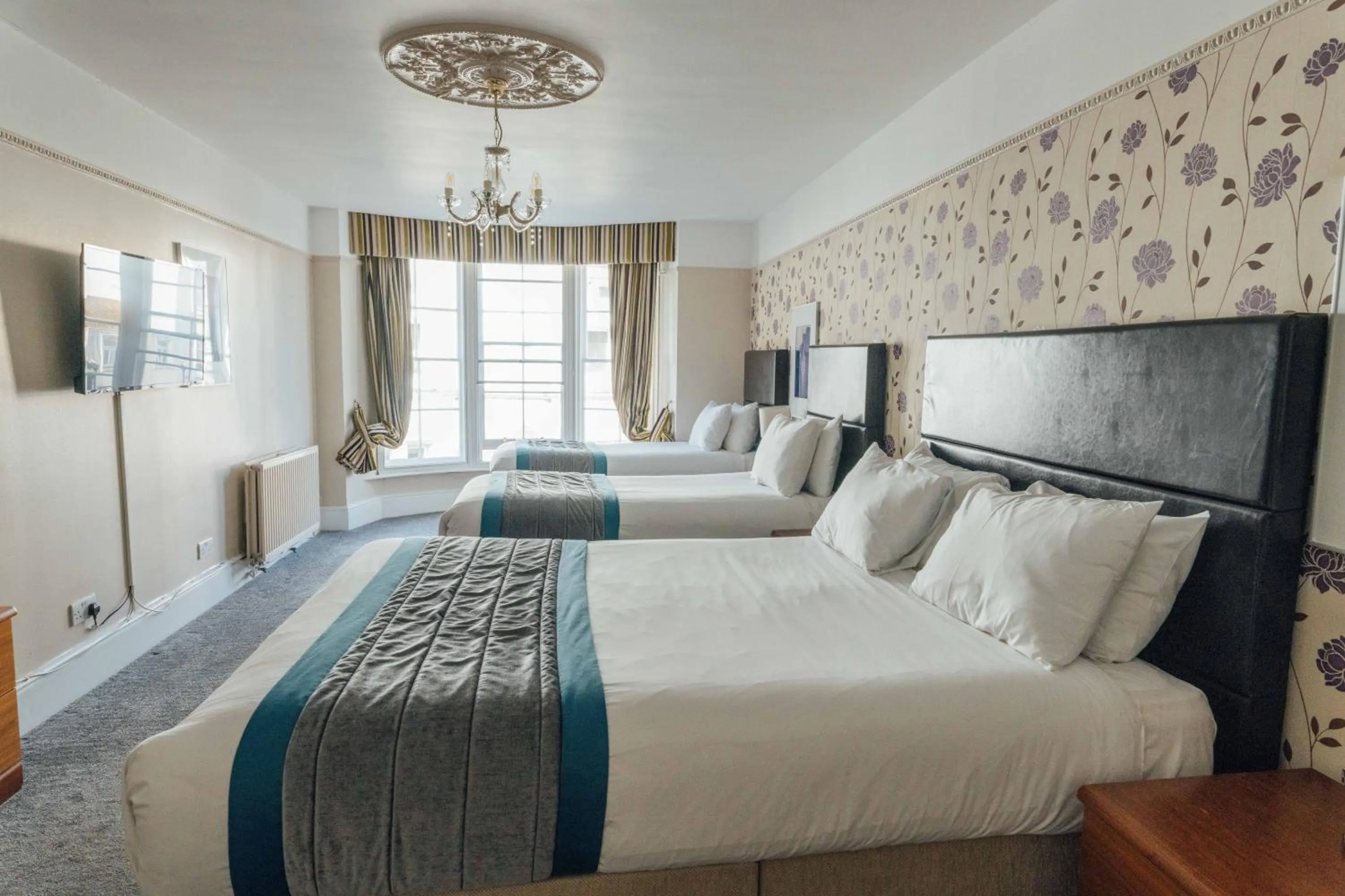 Family Room in Queens Hotel & Spa