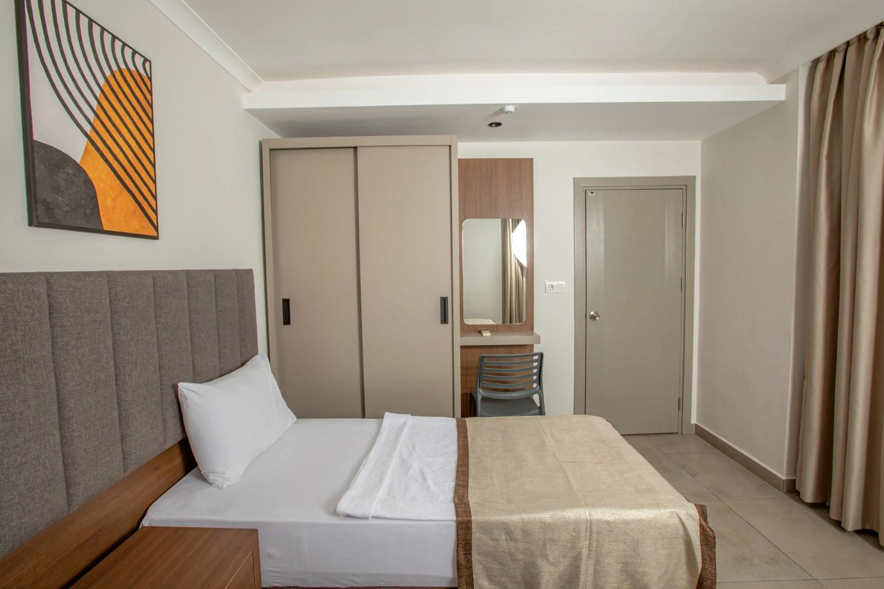 Suite with Balcony (A/C included) in Perle Apart Hotel