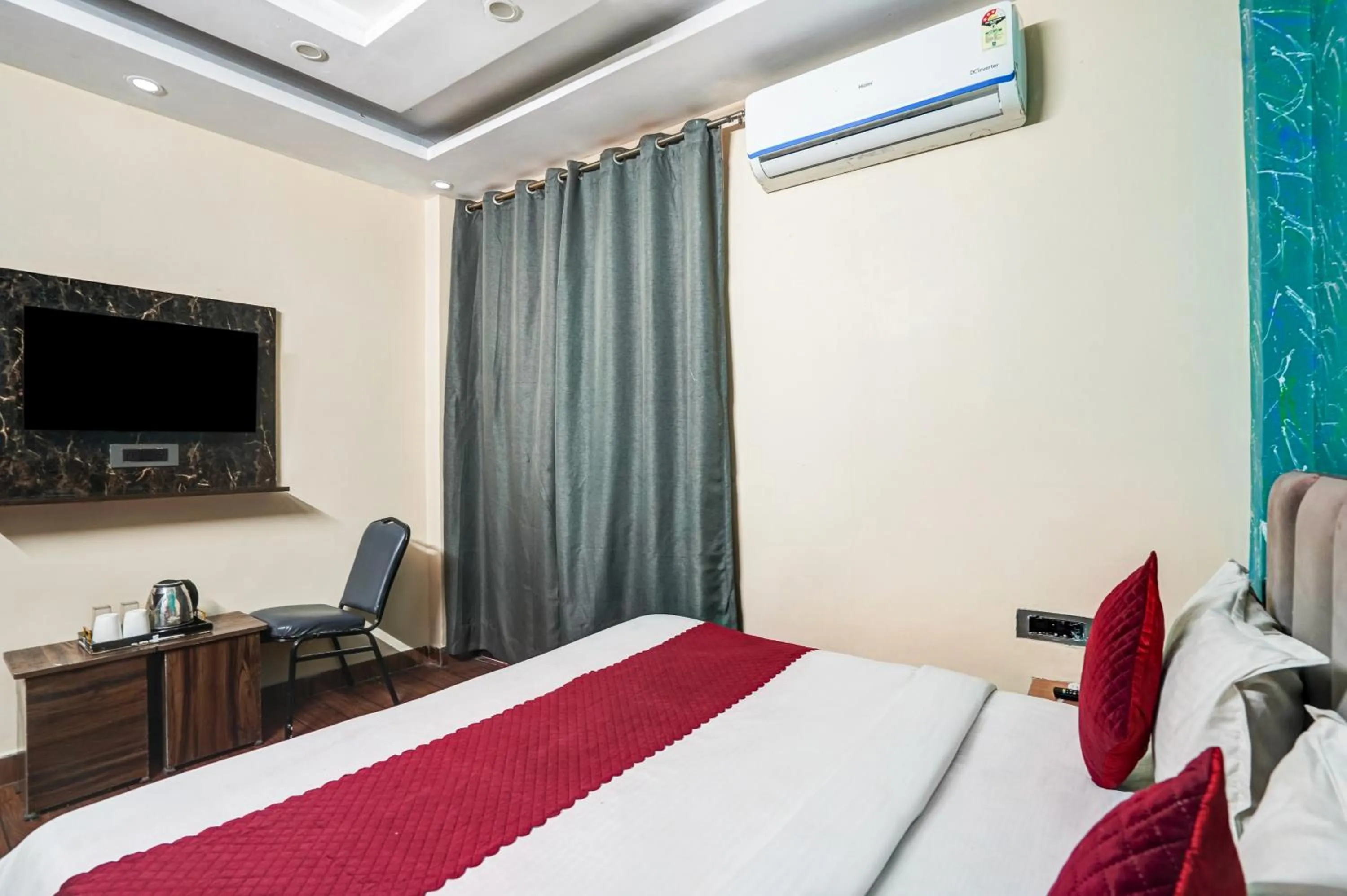 Double Room with Private Bathroom in Hotel Twamev Couple Friendly Laxmi Nagar